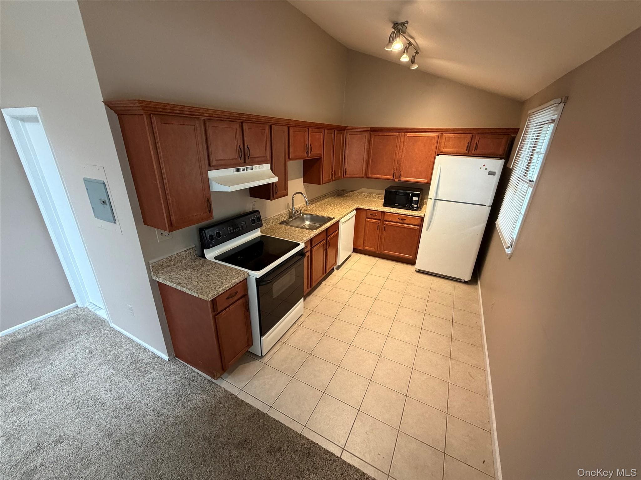 928 Connetquot Avenue thumbnail 8