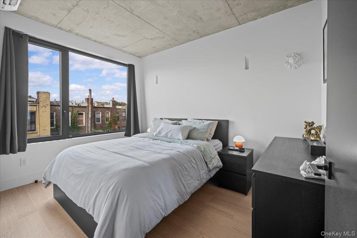 458 E 25th St St Unit: 305 thumbnail 7