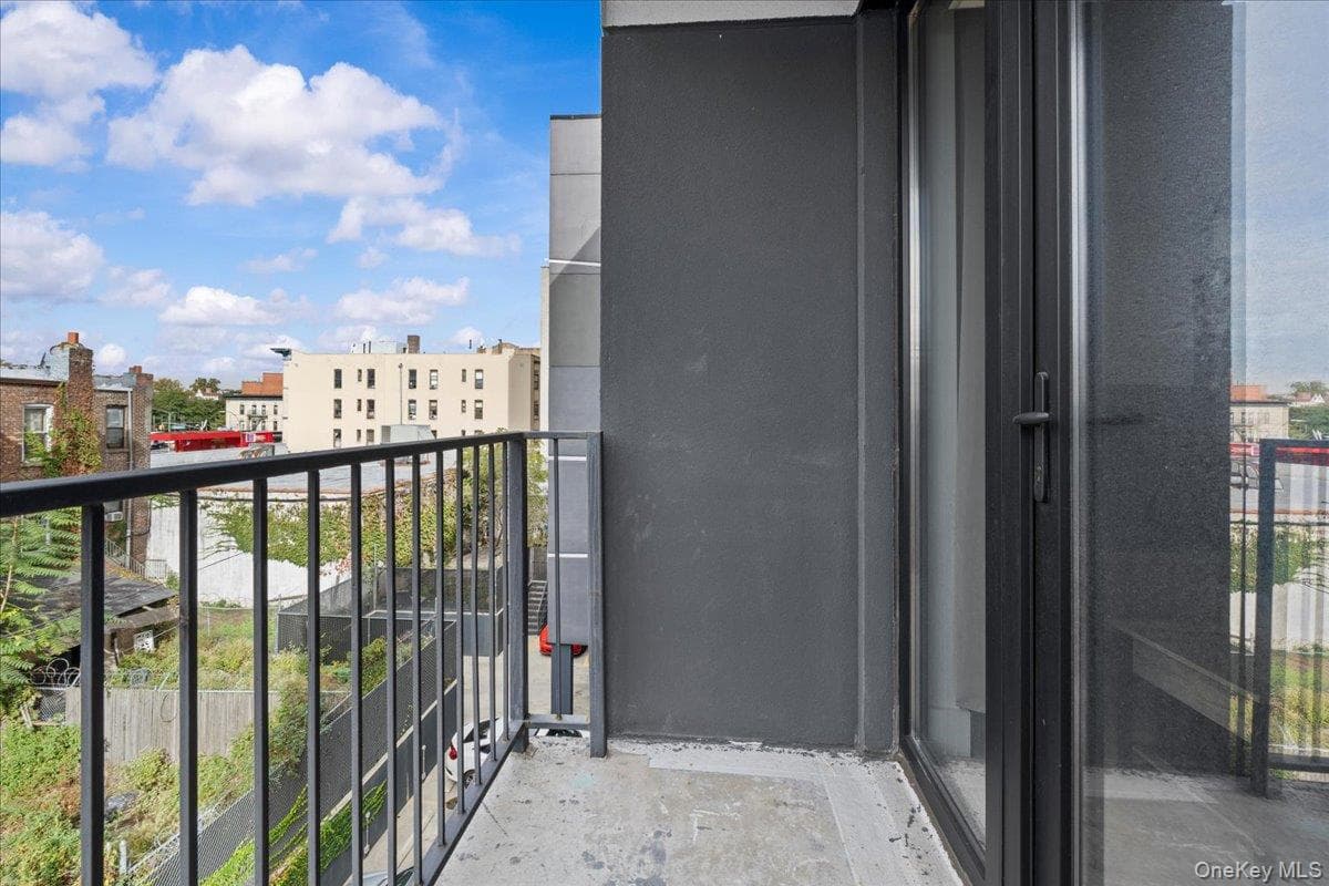 458 E 25th St St Unit: 305 thumbnail 12