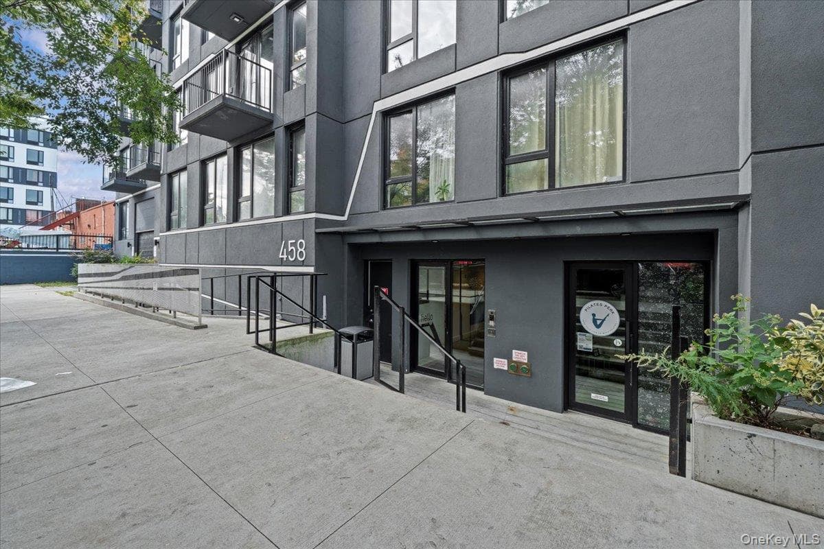 458 E 25th St St Unit: 305 thumbnail 11