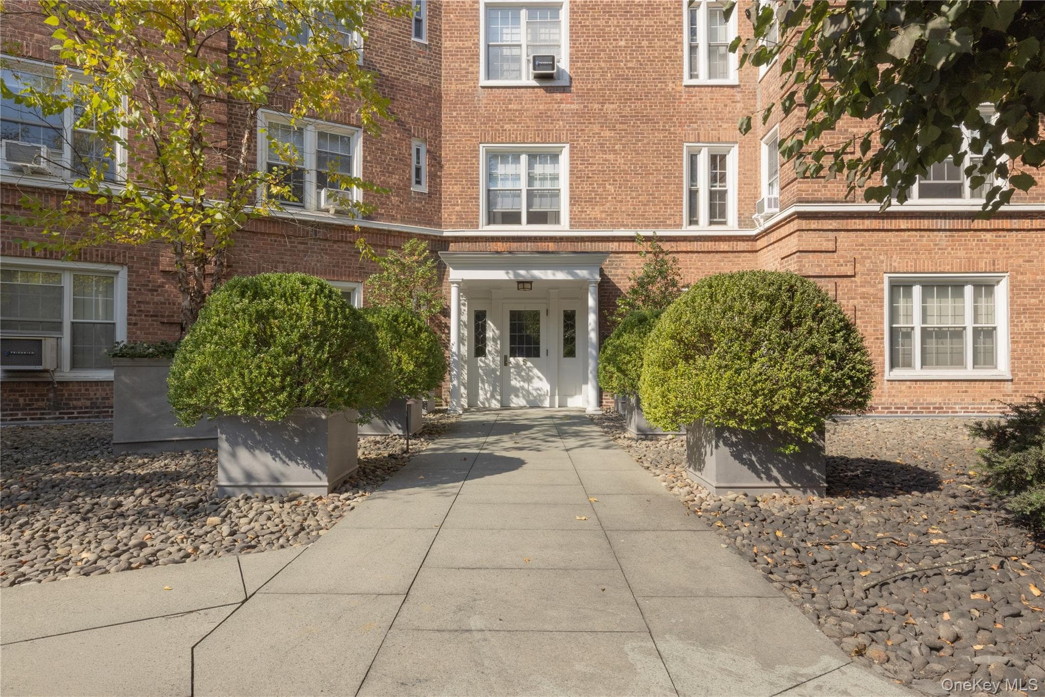 5 Midland Gardens Unit: 2L thumbnail 4