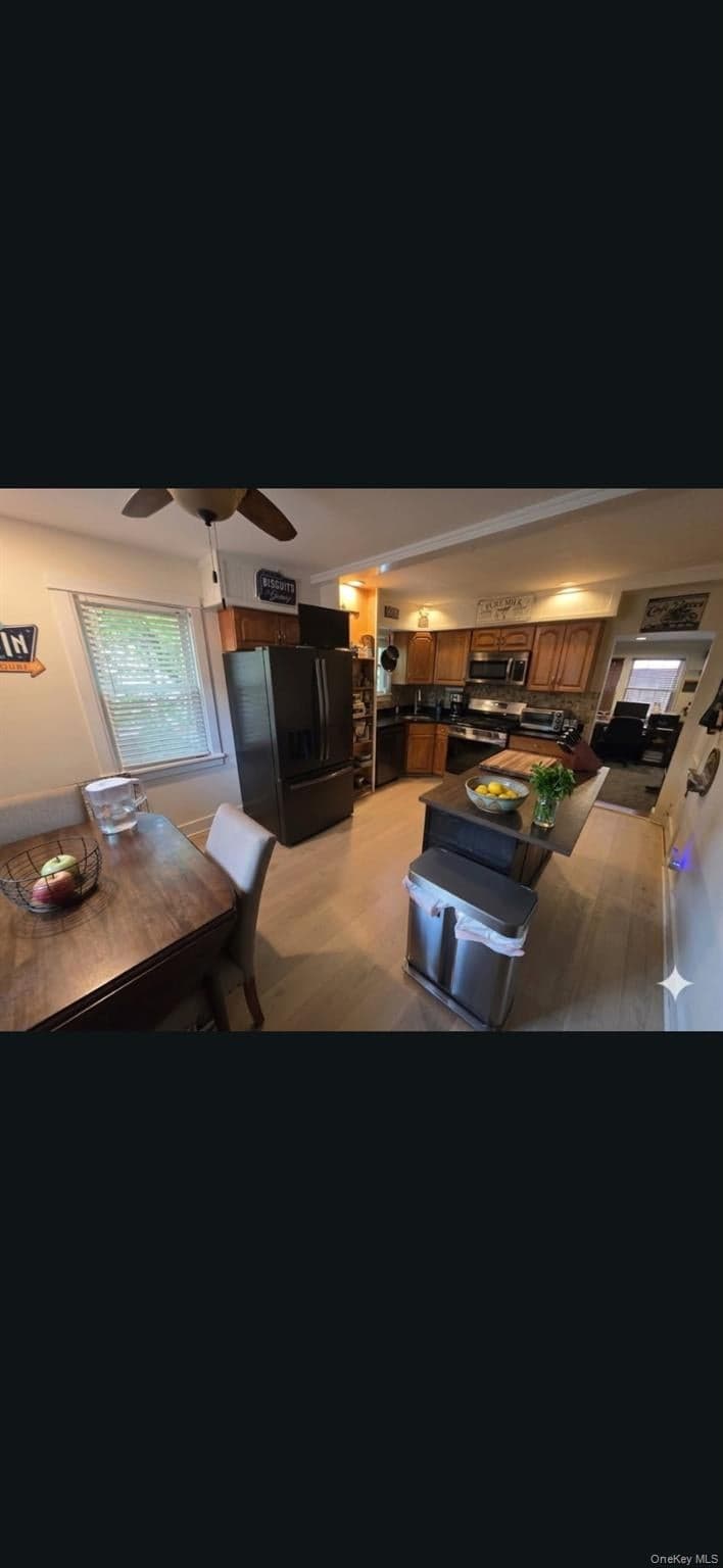 468 W Clarkstown Road thumbnail 25
