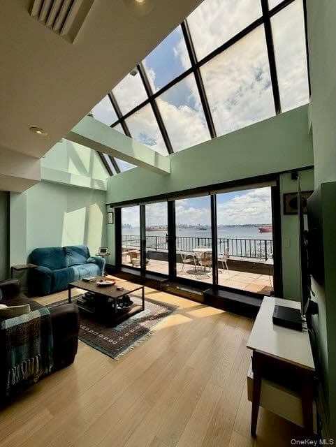 10 Bay Street Landing Unit: 8D photo 1