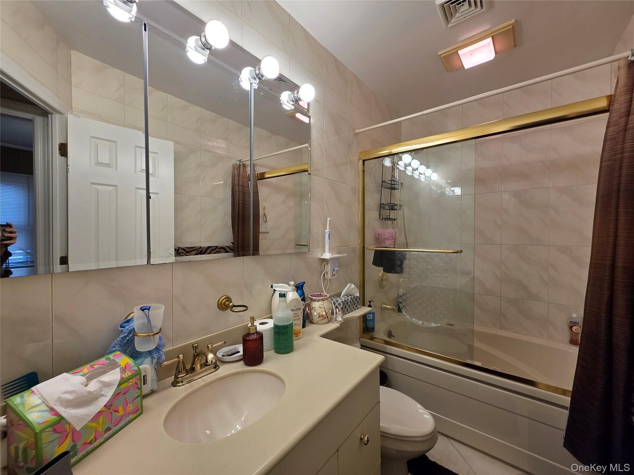 354 E Beech Street thumbnail 9
