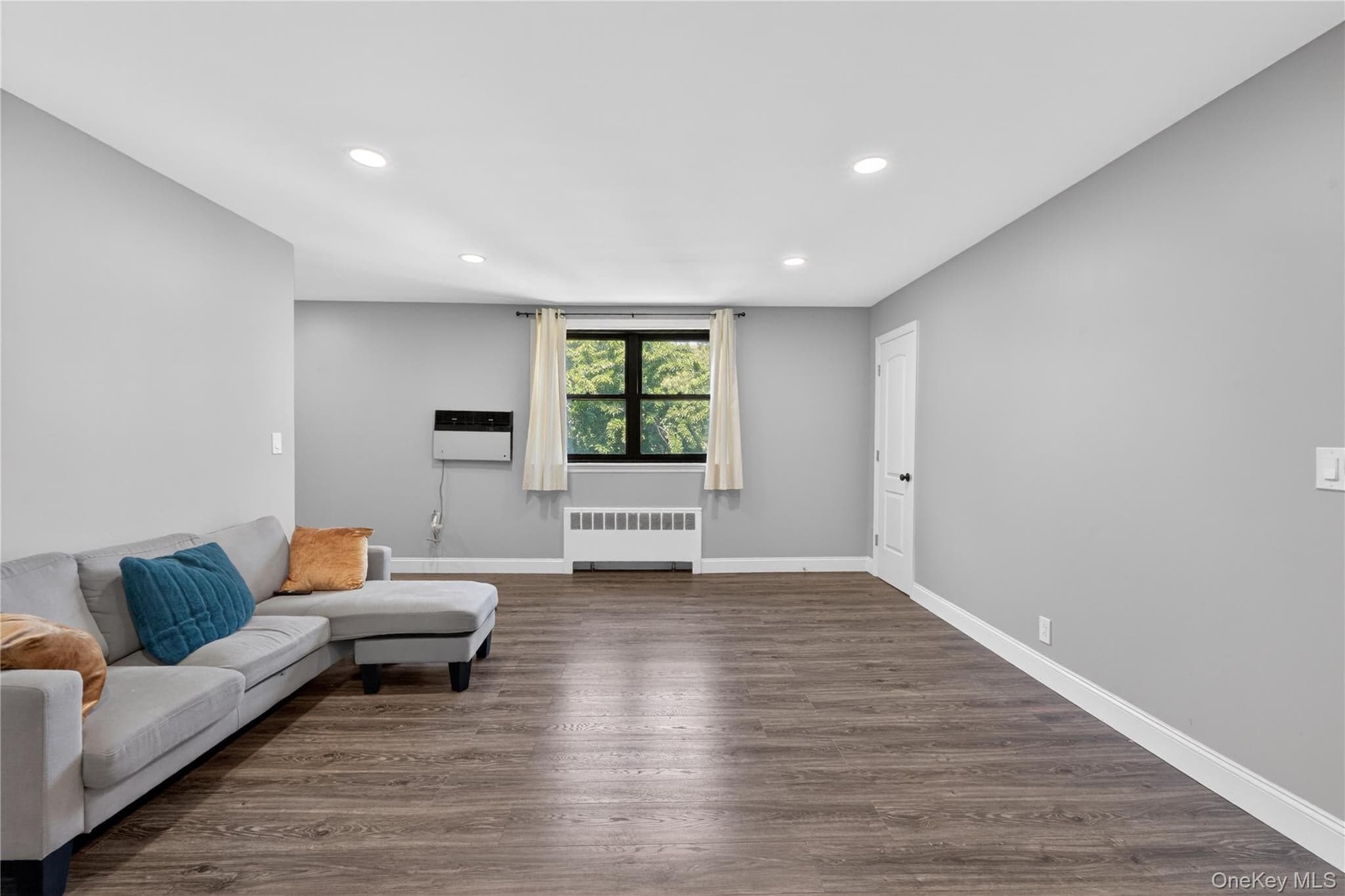 56-21 Douglastion Parkway Unit: Upper thumbnail 4