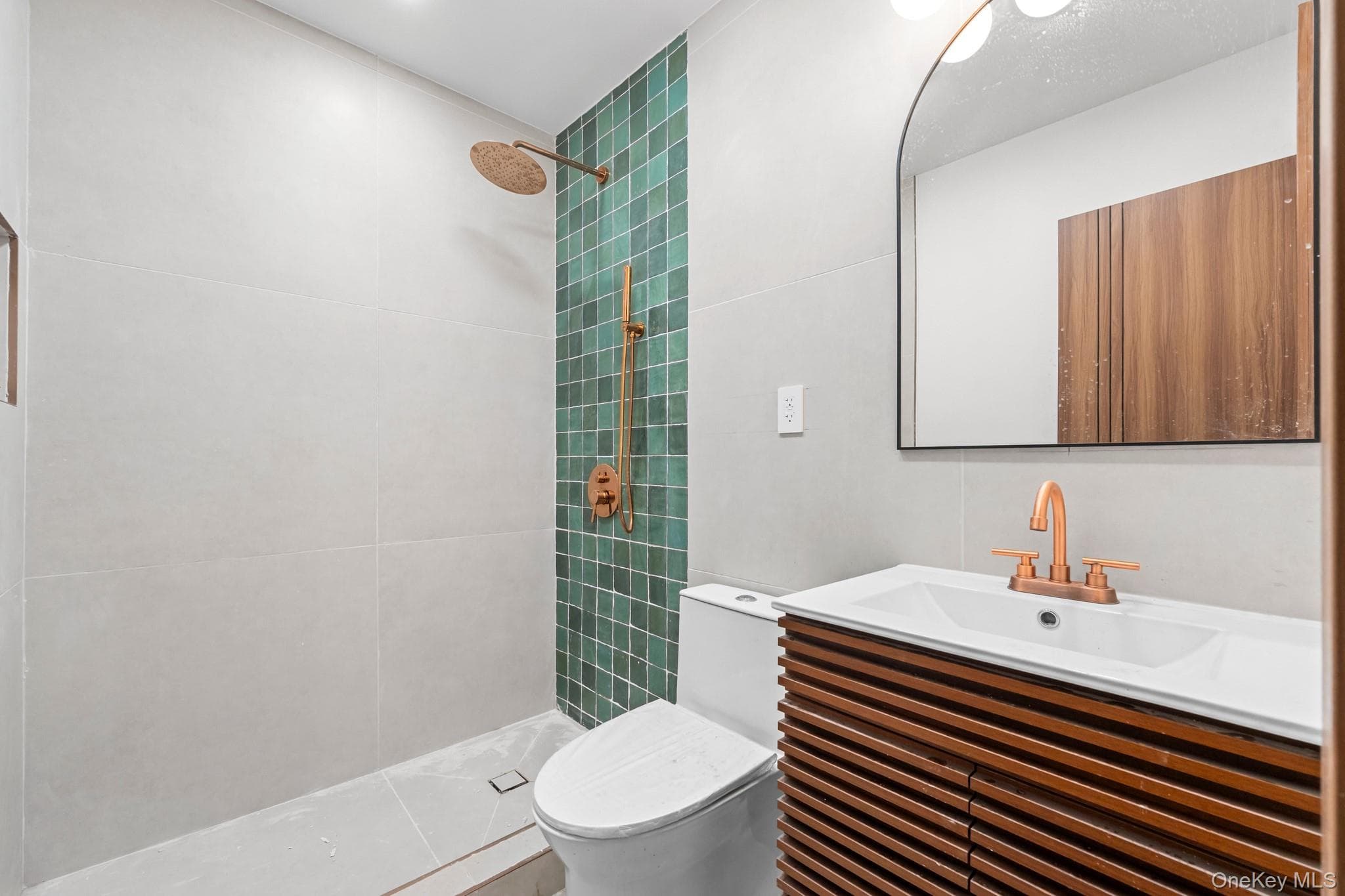775 E 216th Street thumbnail 12