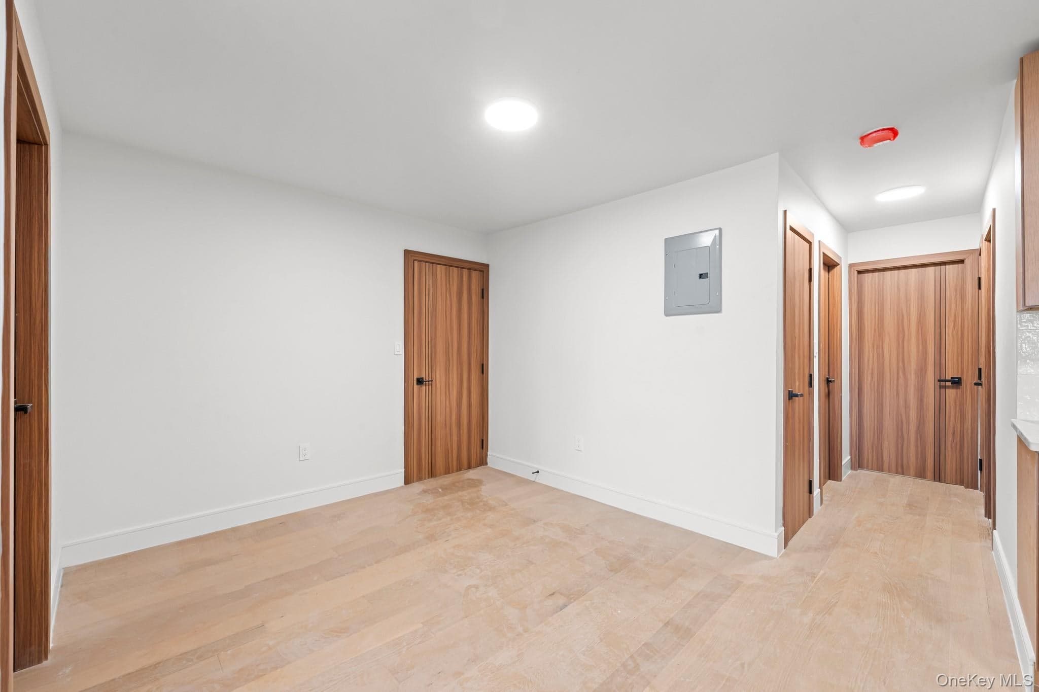 775 E 216th Street thumbnail 10