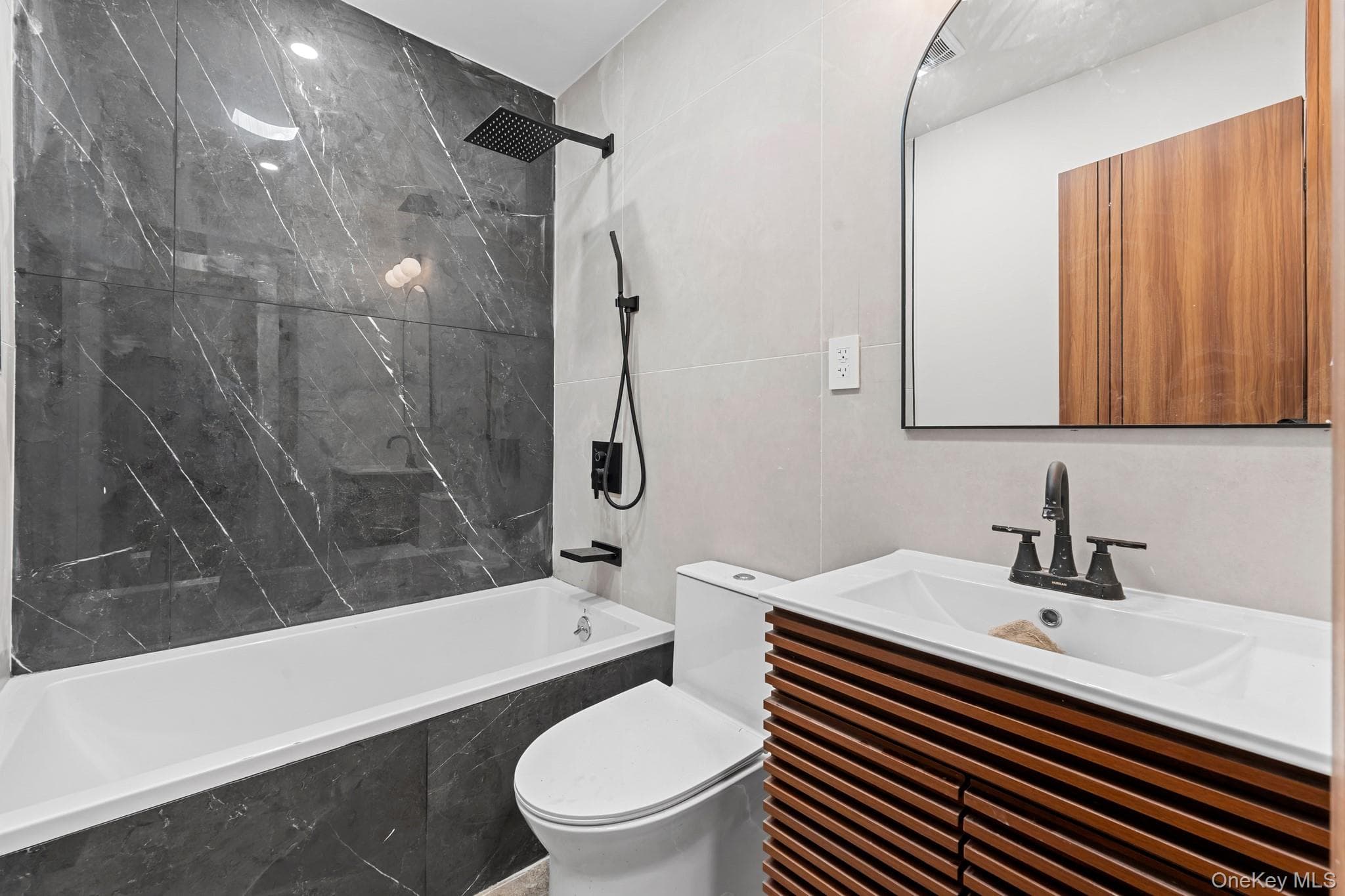 775 E 216th Street thumbnail 3