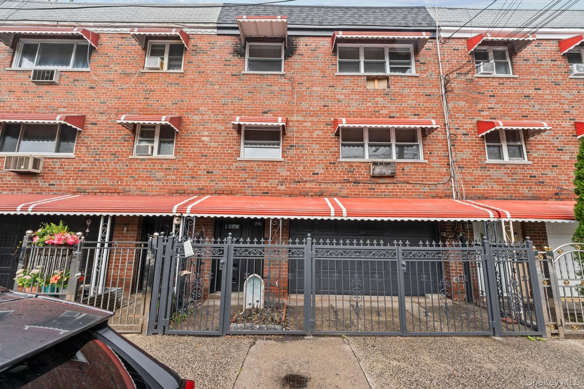 775 E 216th Street thumbnail 14