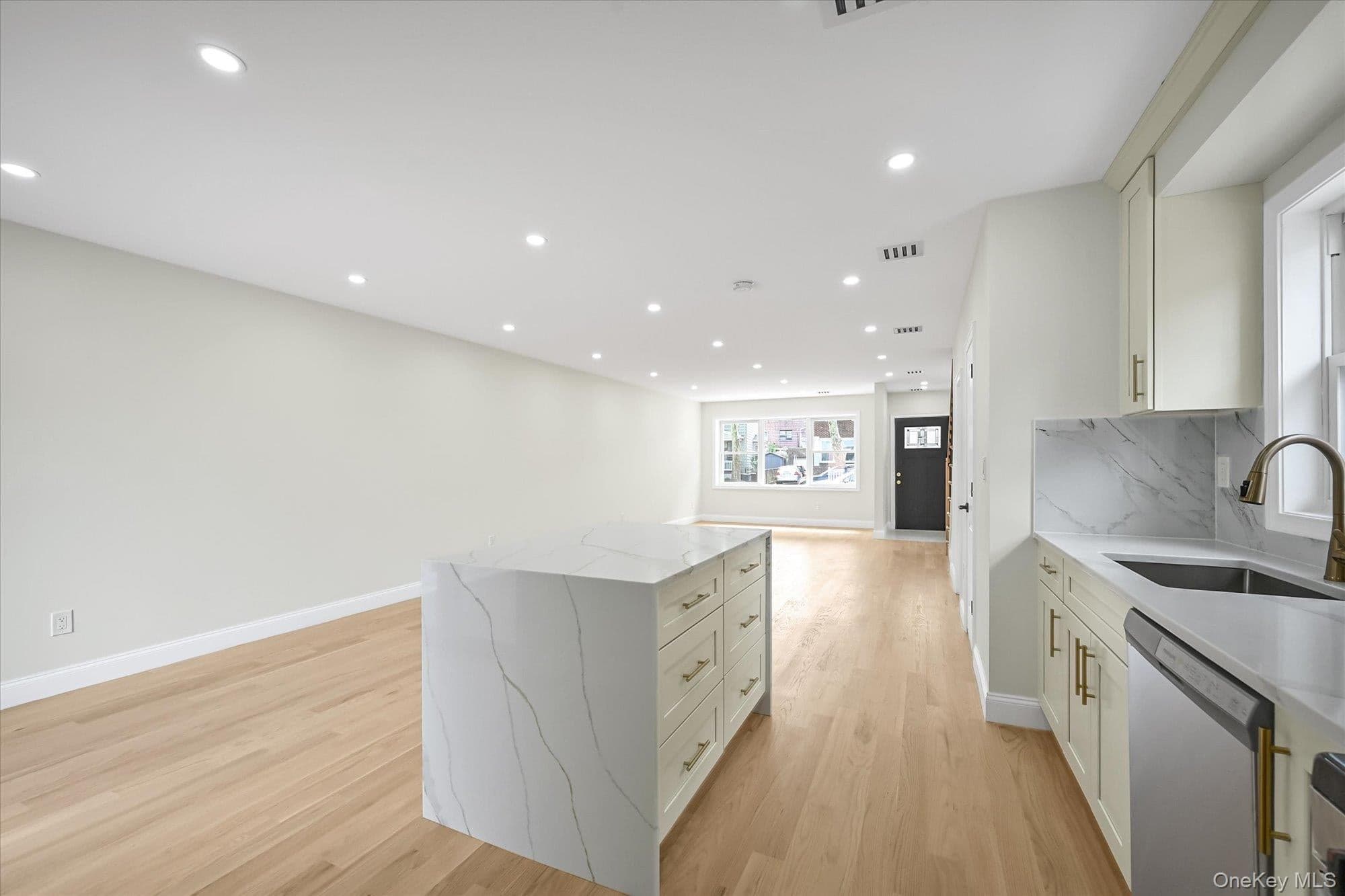 14123 Hoover Avenue thumbnail 25