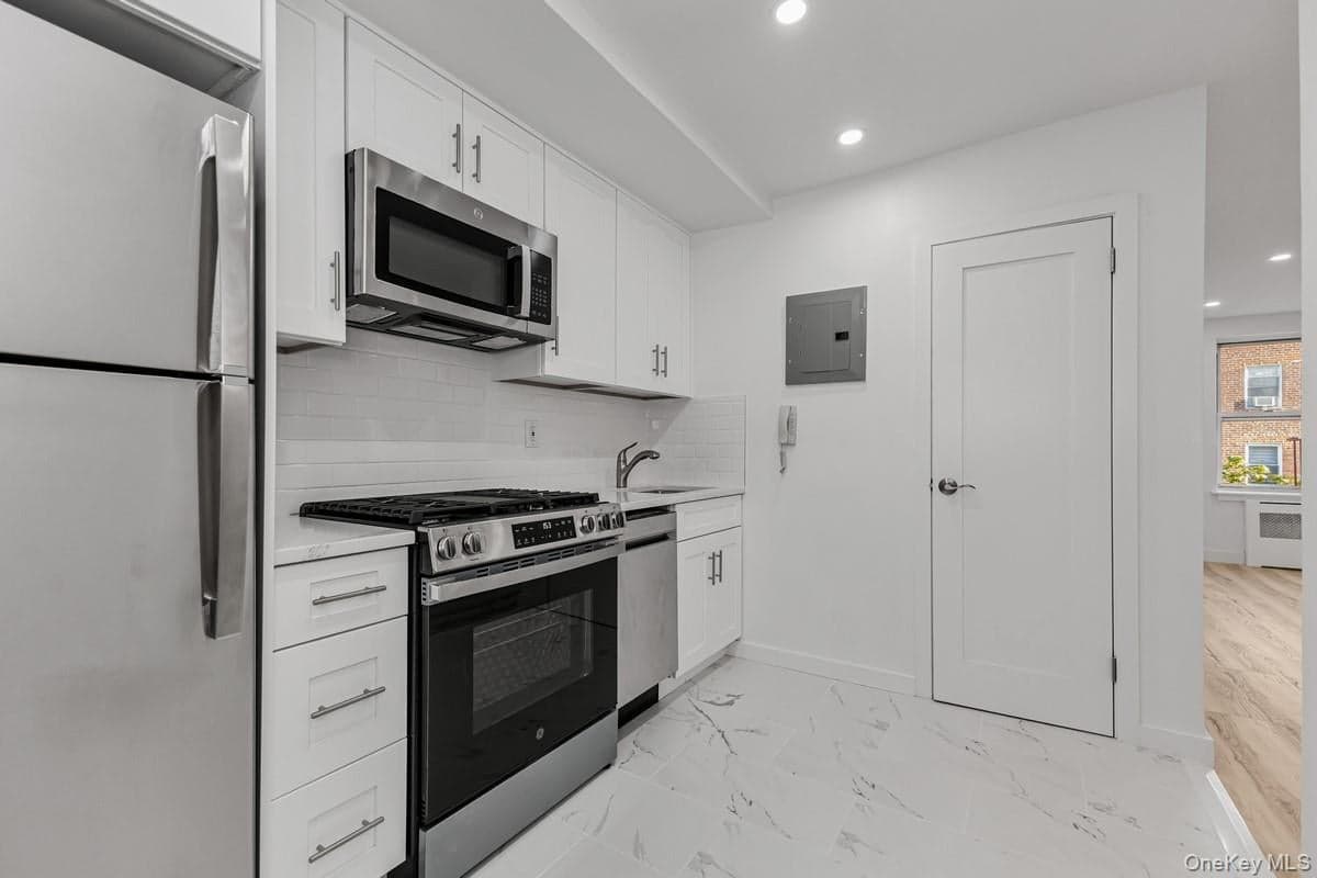 67-14 108th Street Unit: 6D, Forest Hills