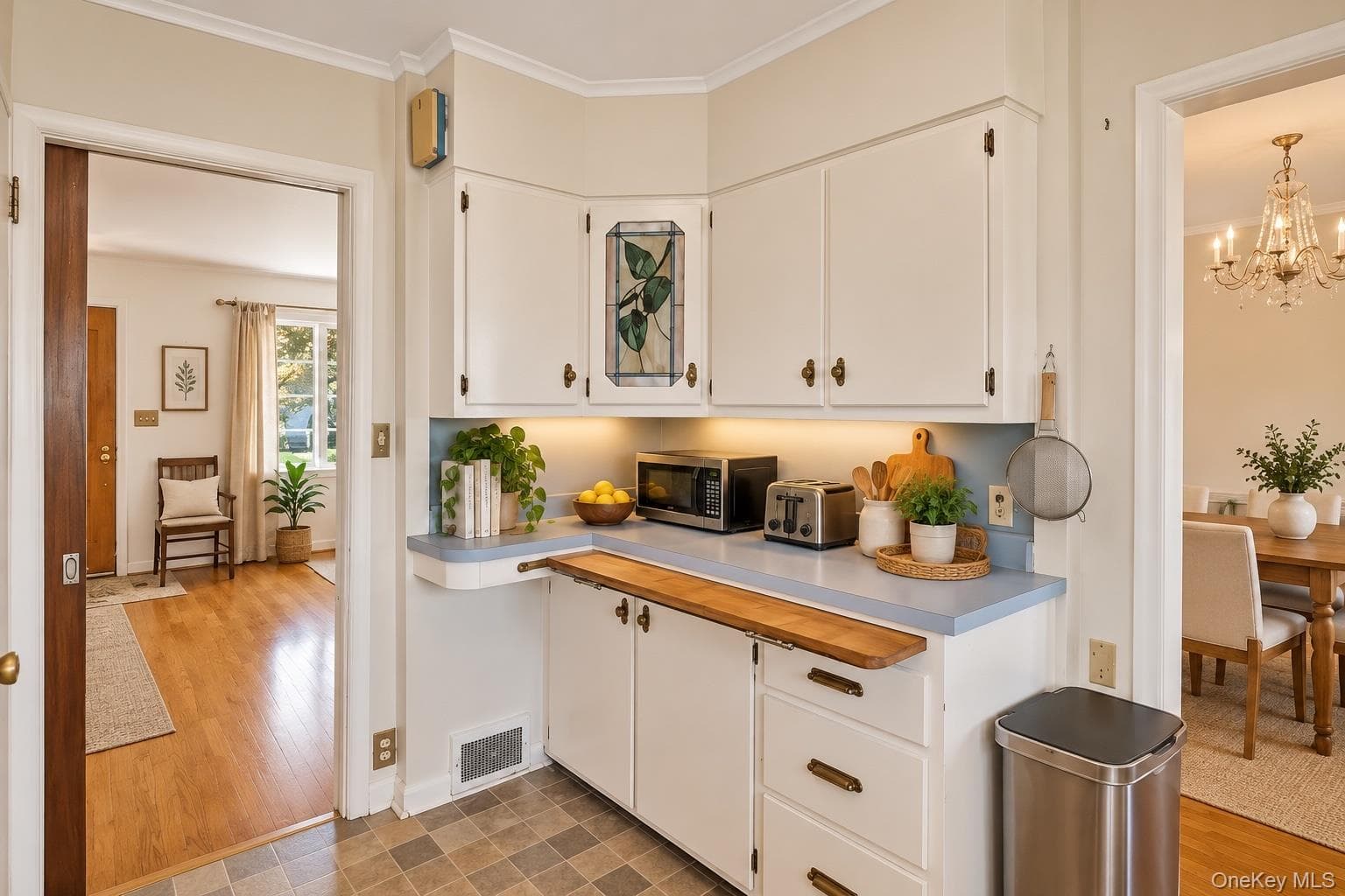 10 Eastland Avenue thumbnail 17