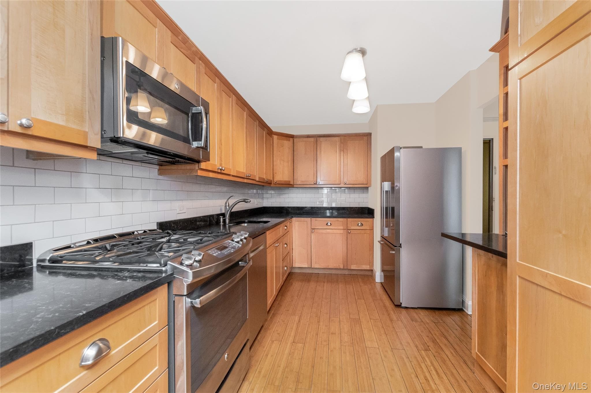 2500 Johnson Avenue Unit: 15R thumbnail 5