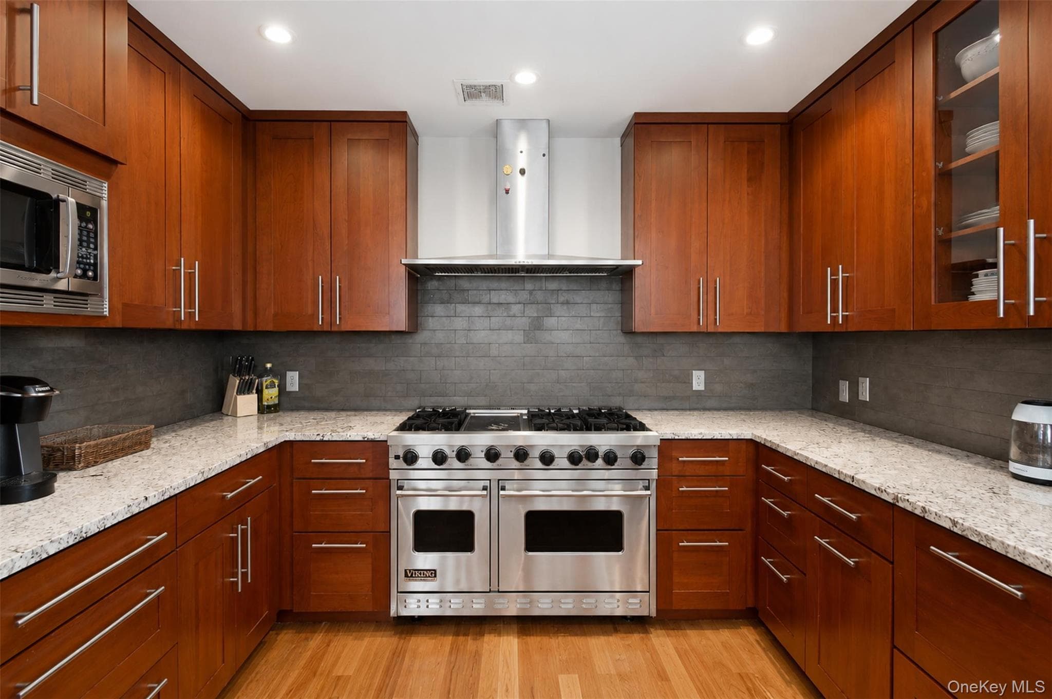 3220 Arlington Avenue Unit: 9A thumbnail 3