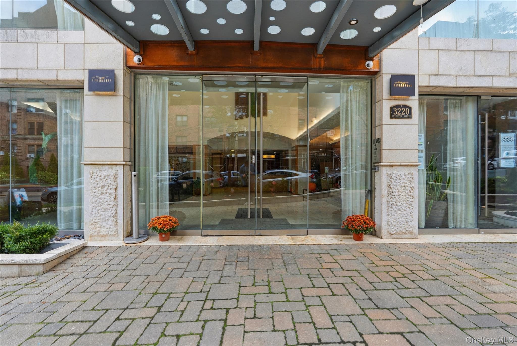 3220 Arlington Avenue Unit: 9A photo 1