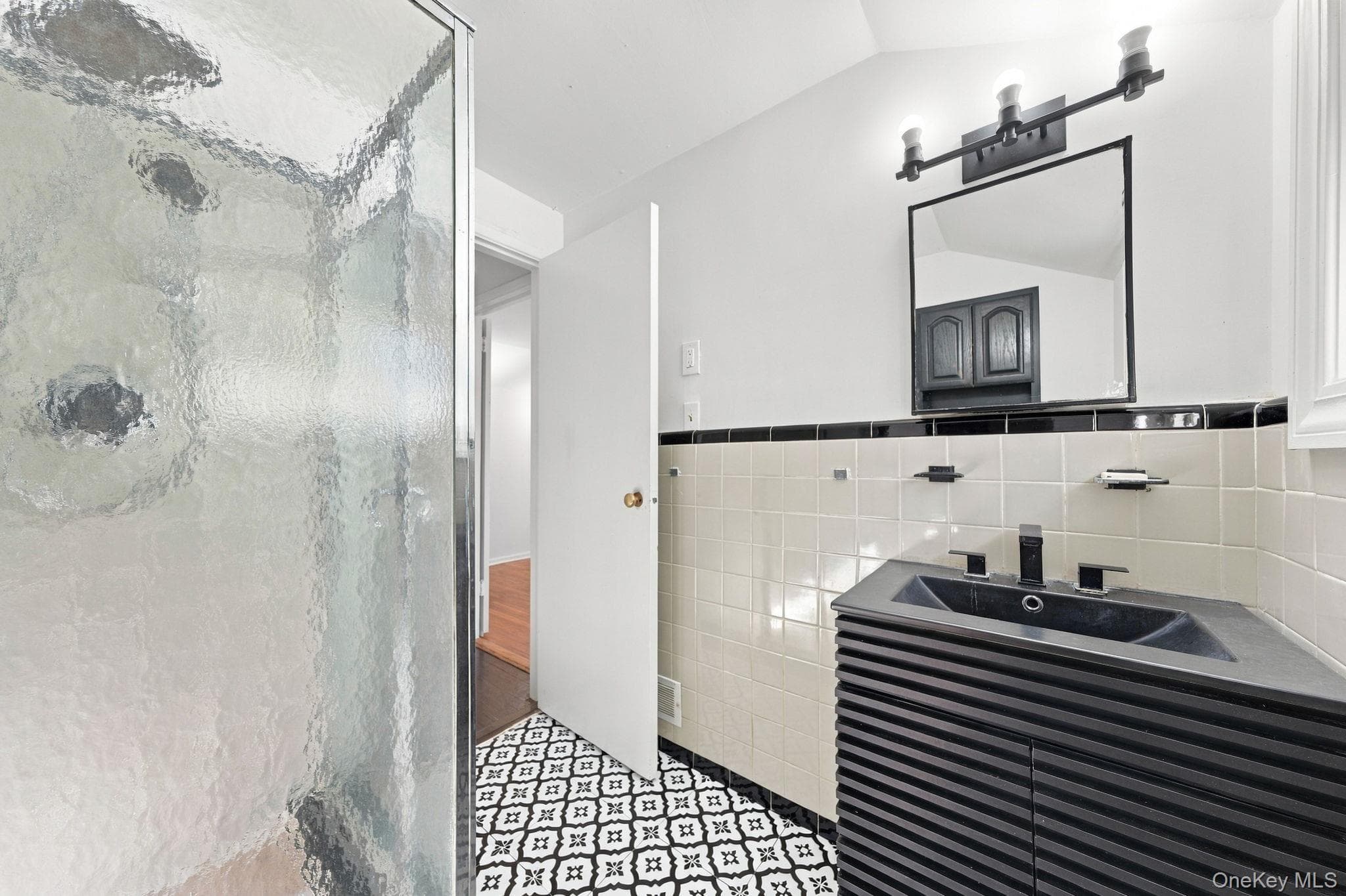 21 Revere Road thumbnail 13