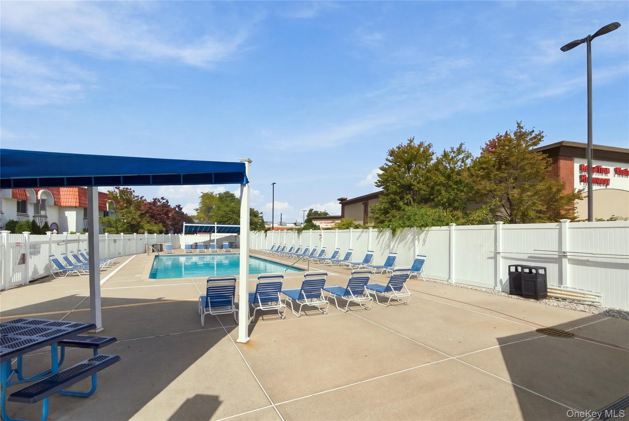 1 Alhambra Drive thumbnail 16