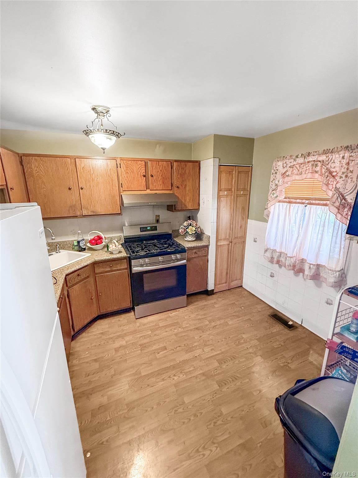 702 Saint Anns Avenue thumbnail 3