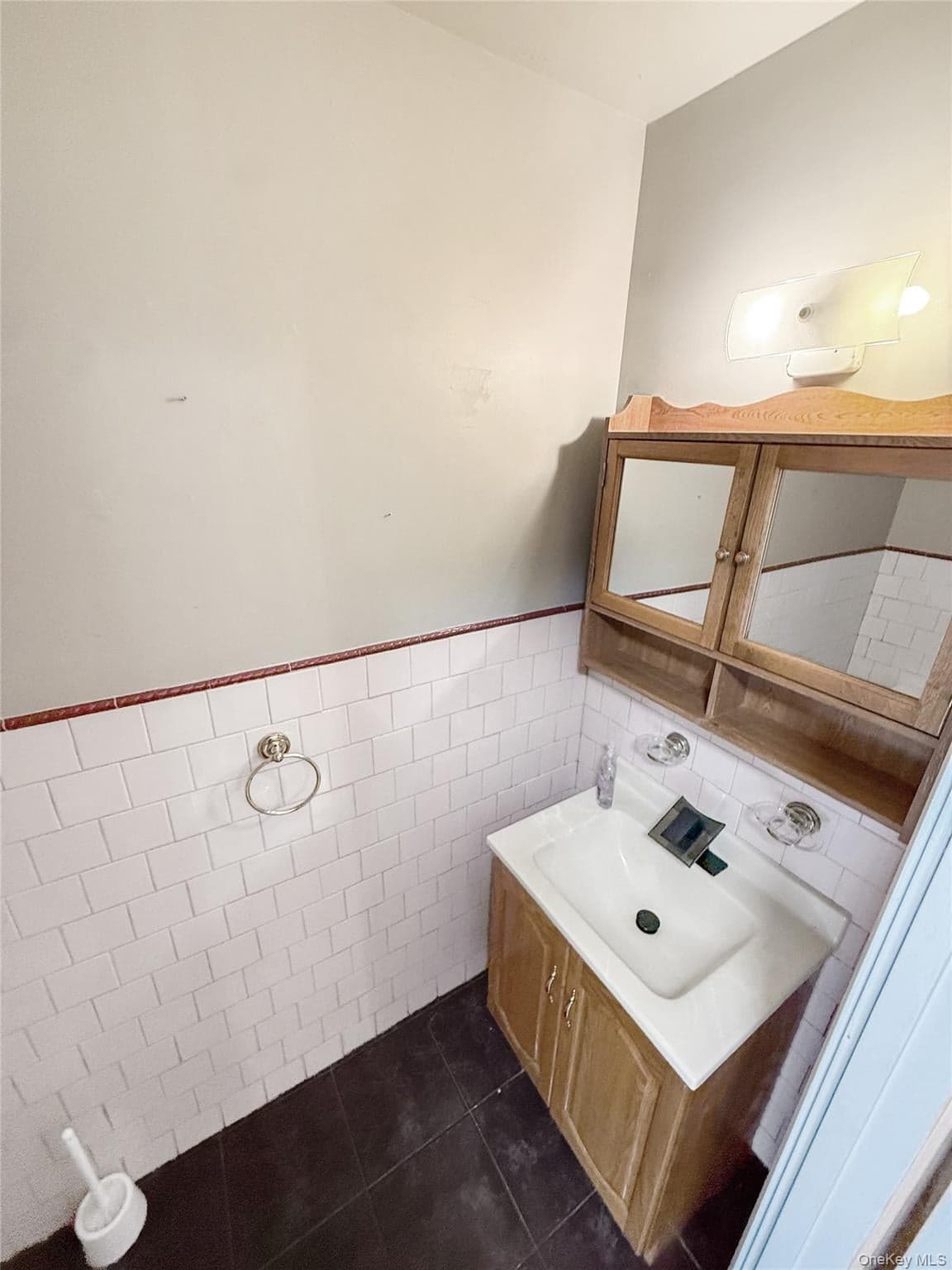 702 Saint Anns Avenue thumbnail 15