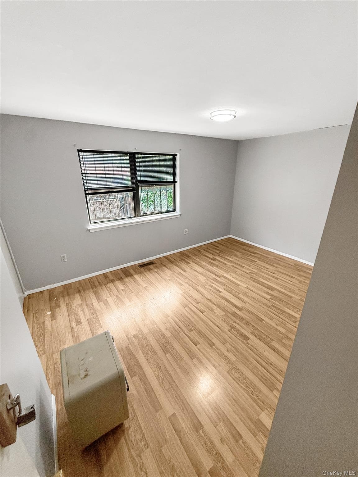 702 Saint Anns Avenue thumbnail 6
