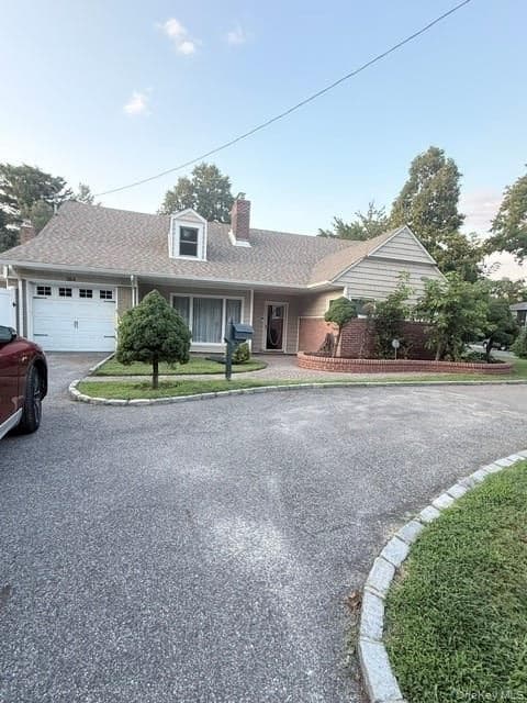 164 E Rockaway Road, Hewlett