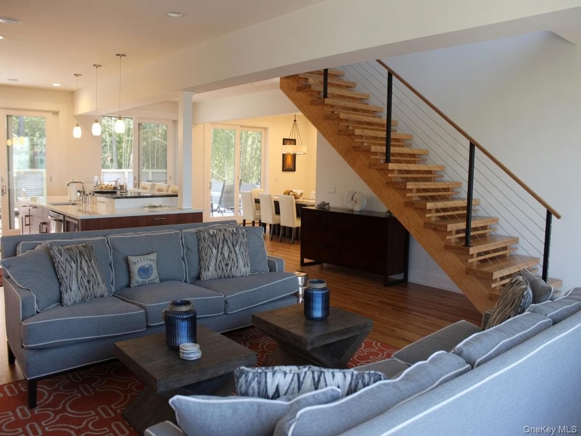 221 Bay Walk thumbnail 2