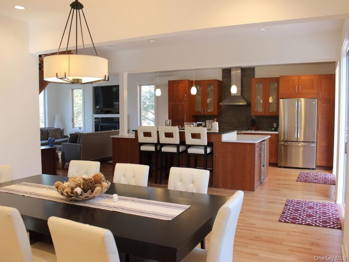 221 Bay Walk thumbnail 5