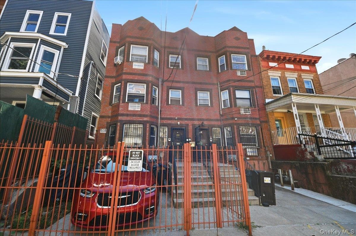 918 Summit Avenue thumbnail 2