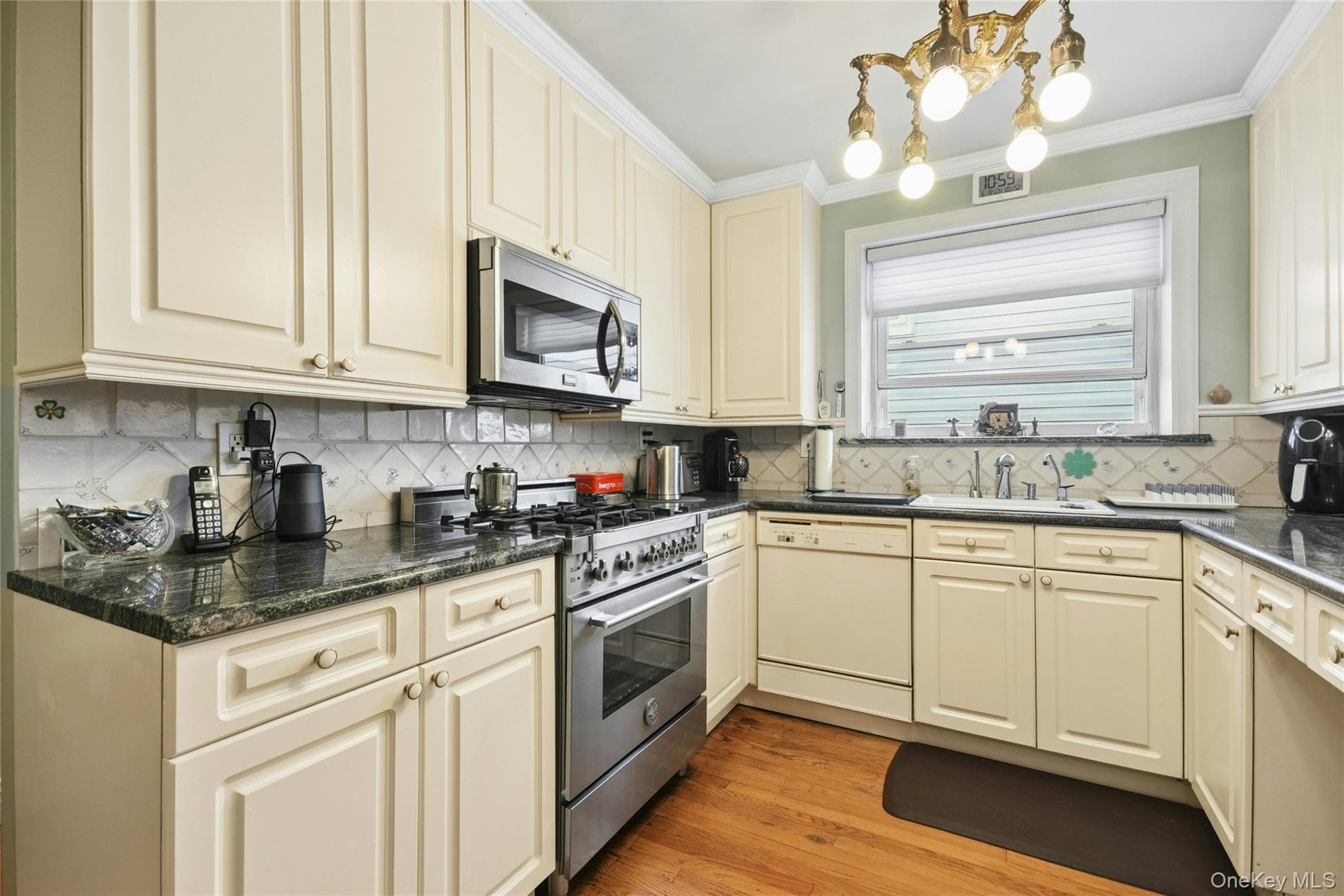 137 E 235th Street thumbnail 13