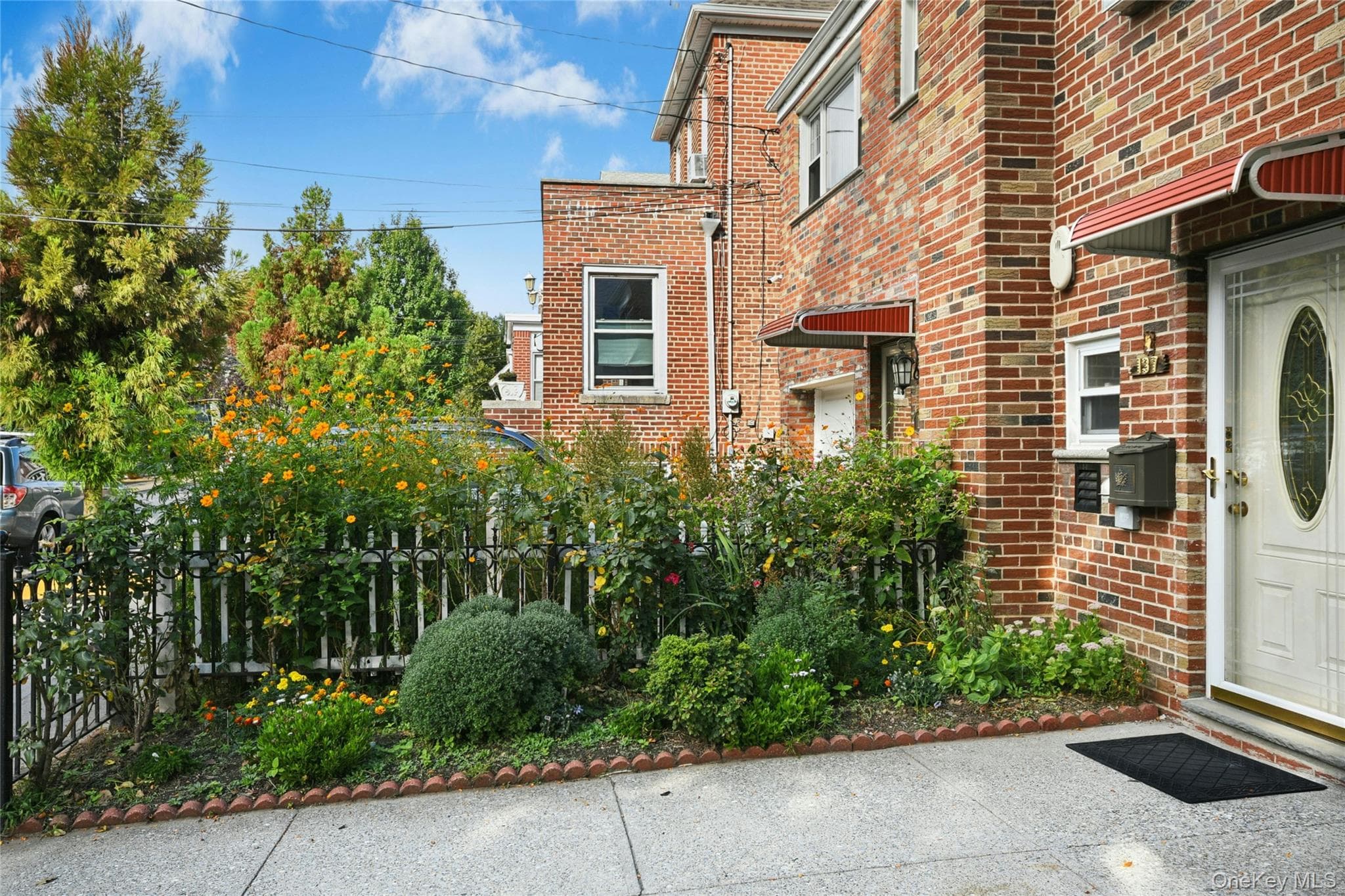 137 E 235th Street thumbnail 2