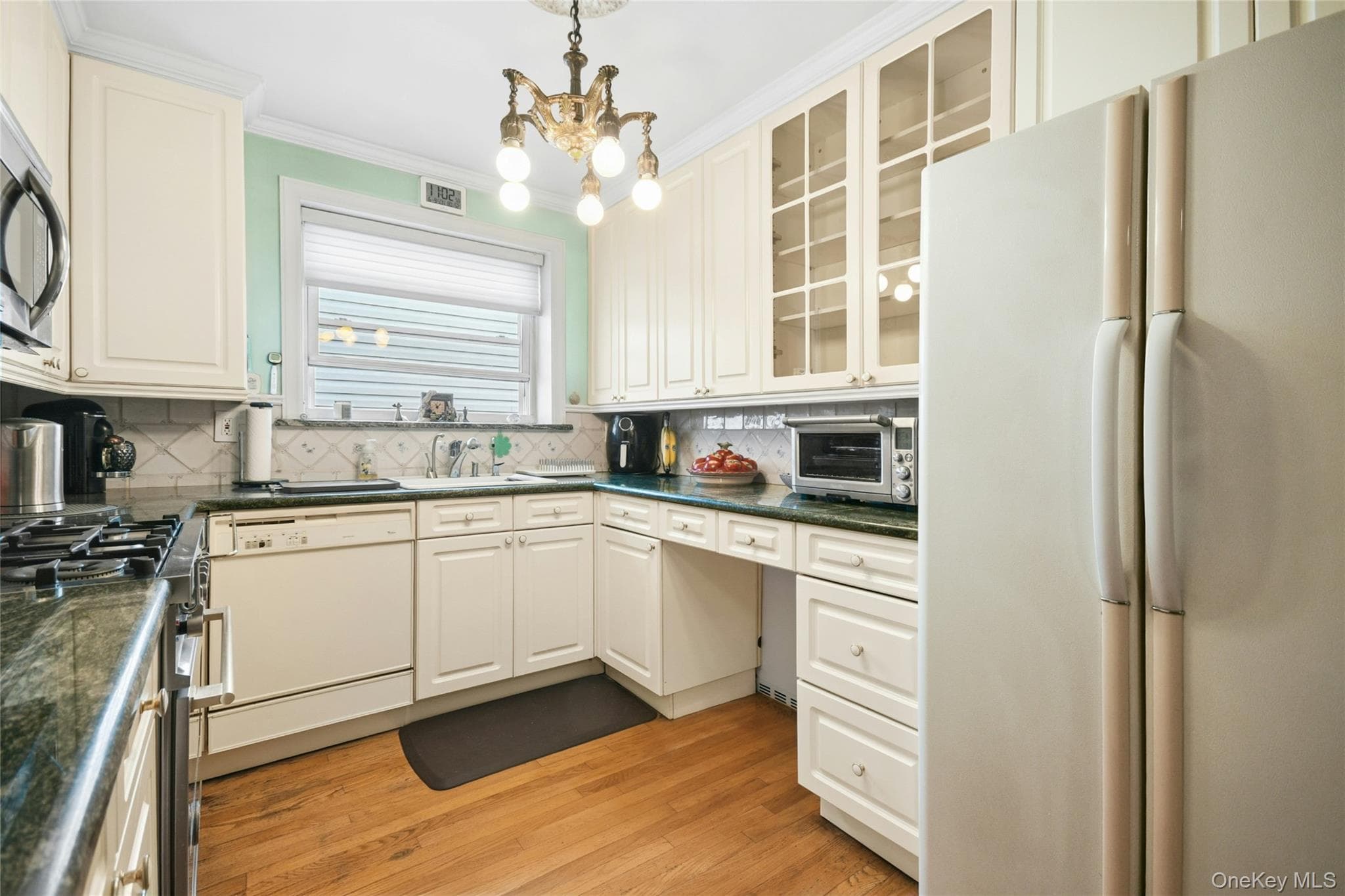 137 E 235th Street thumbnail 14