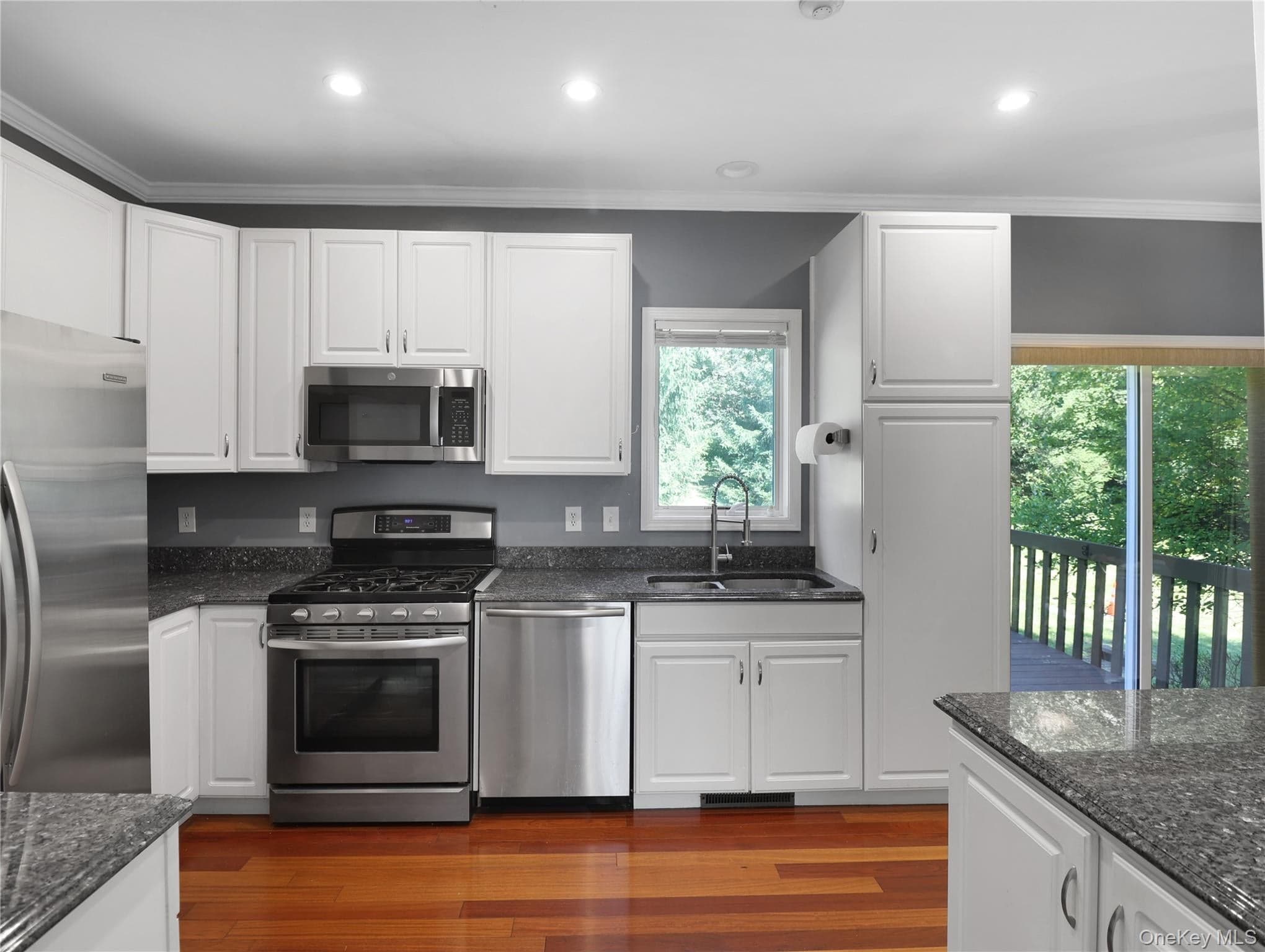 53 Leif Boulevard thumbnail 16