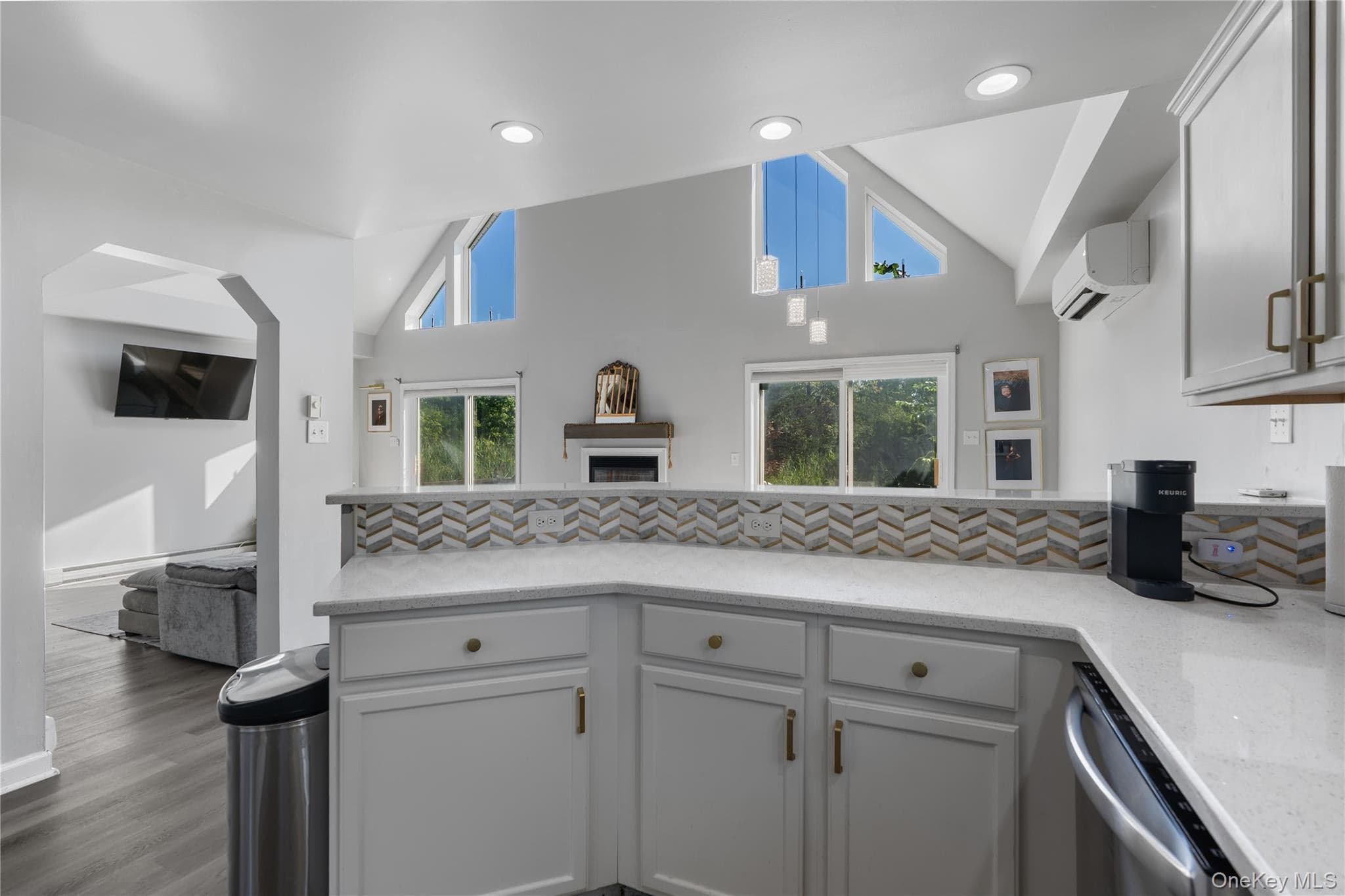 2258 Sleepy Hollow Road thumbnail 12