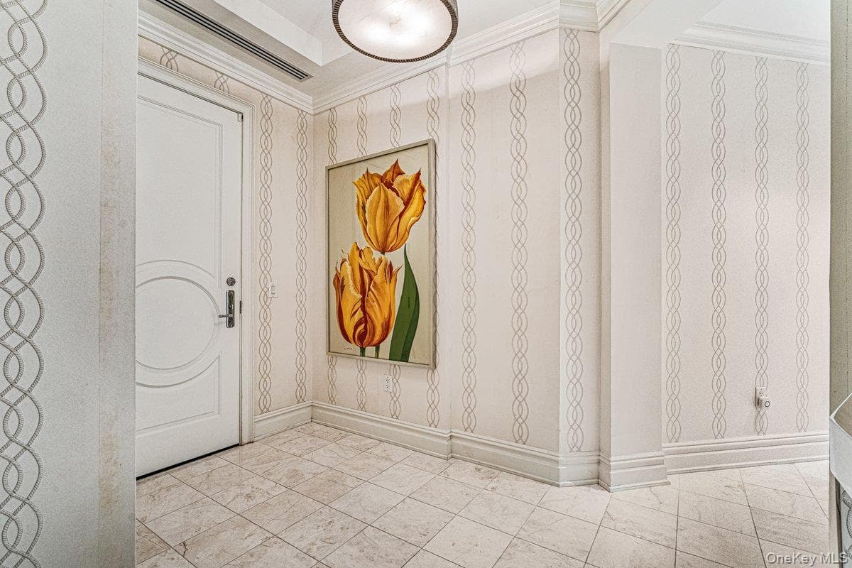 2000 Royal Court Unit: 2009, North Hills