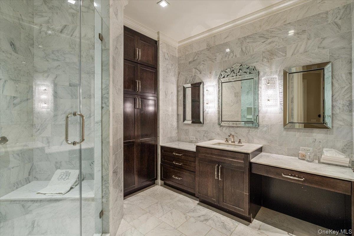 2000 Royal Court Unit: 2009 thumbnail 13