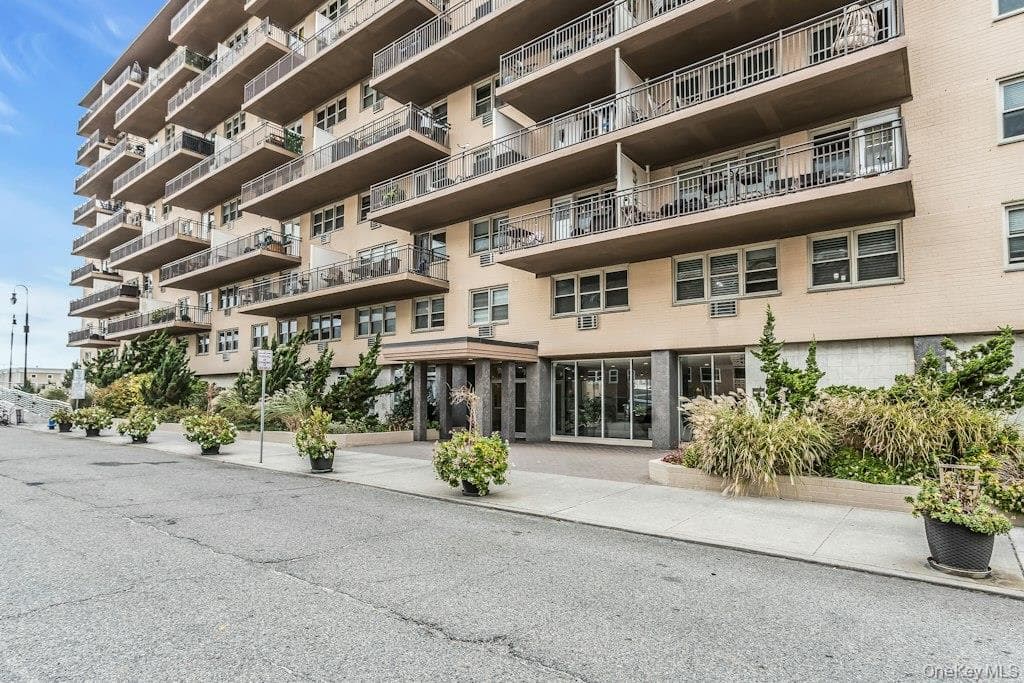 25 Neptune Boulevard Unit: 2nd Floor Apt. E, Long Beach