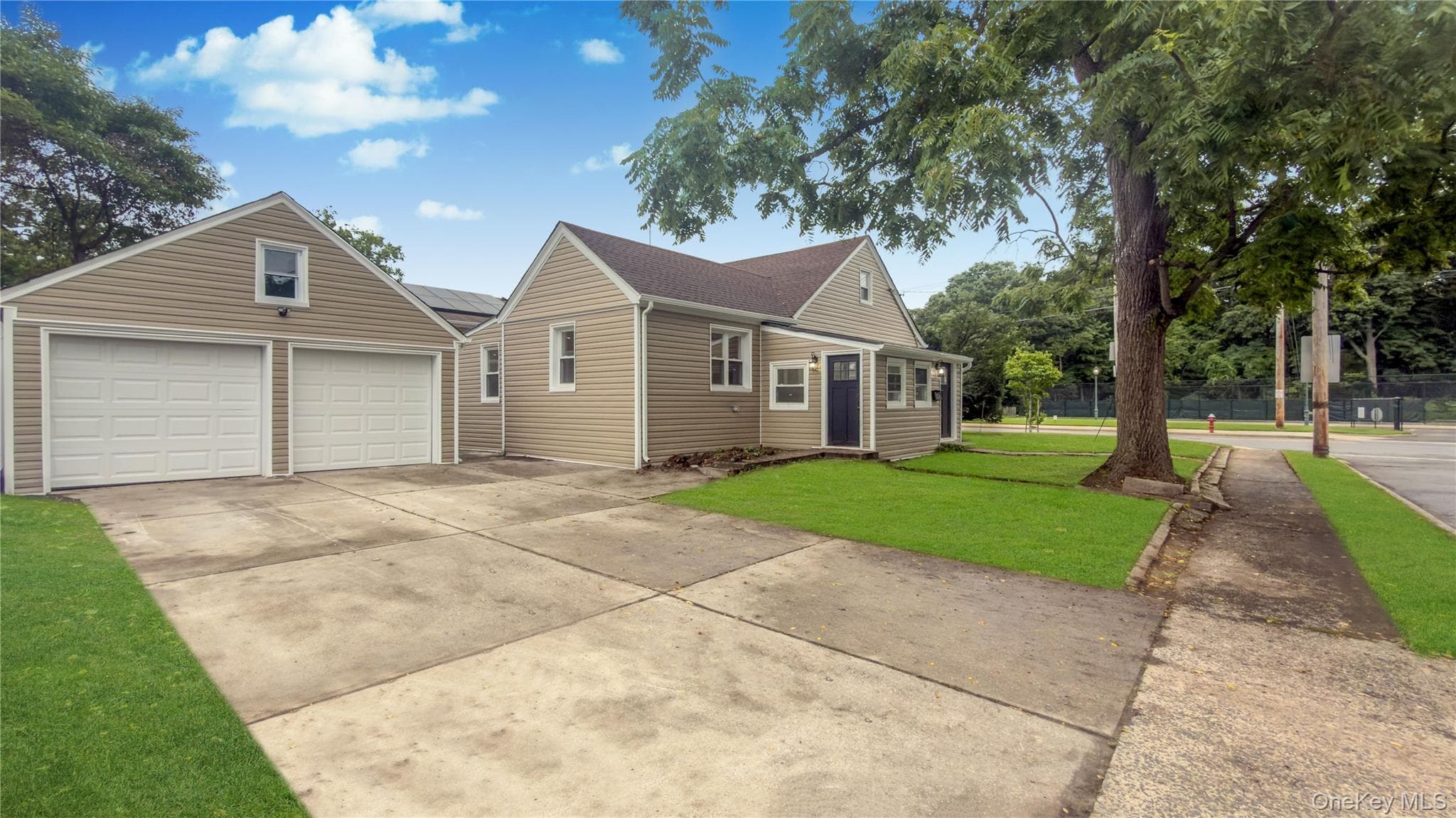 1180 Woodfield Road thumbnail 3
