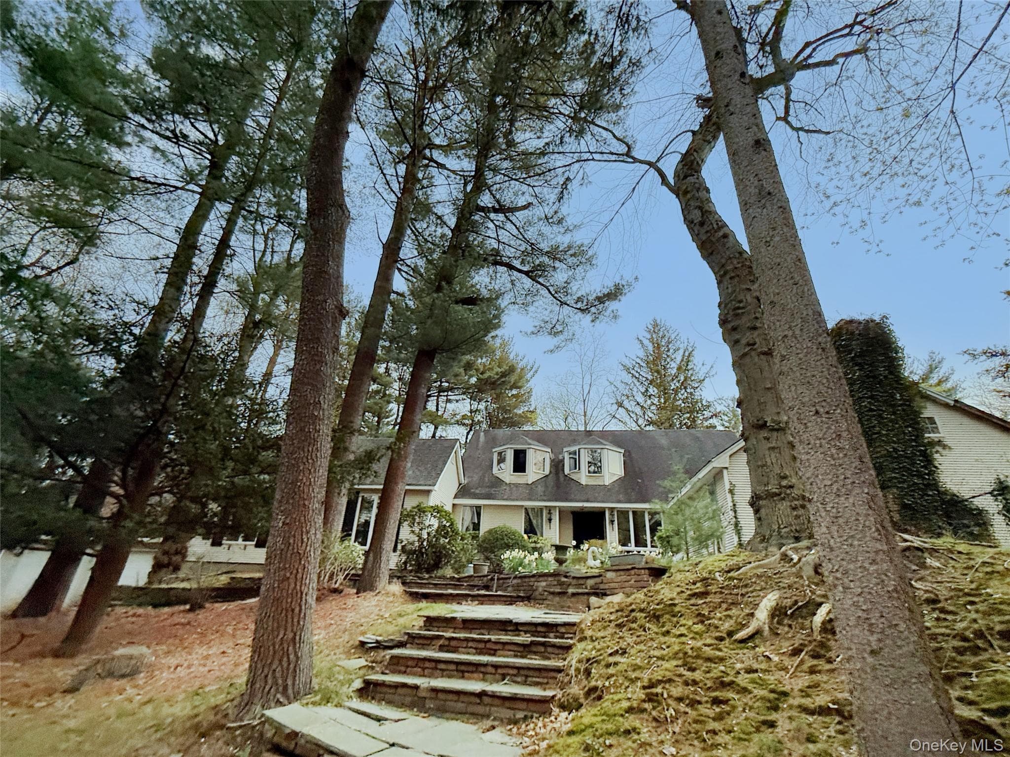 8 Woodstock Court, Muttontown