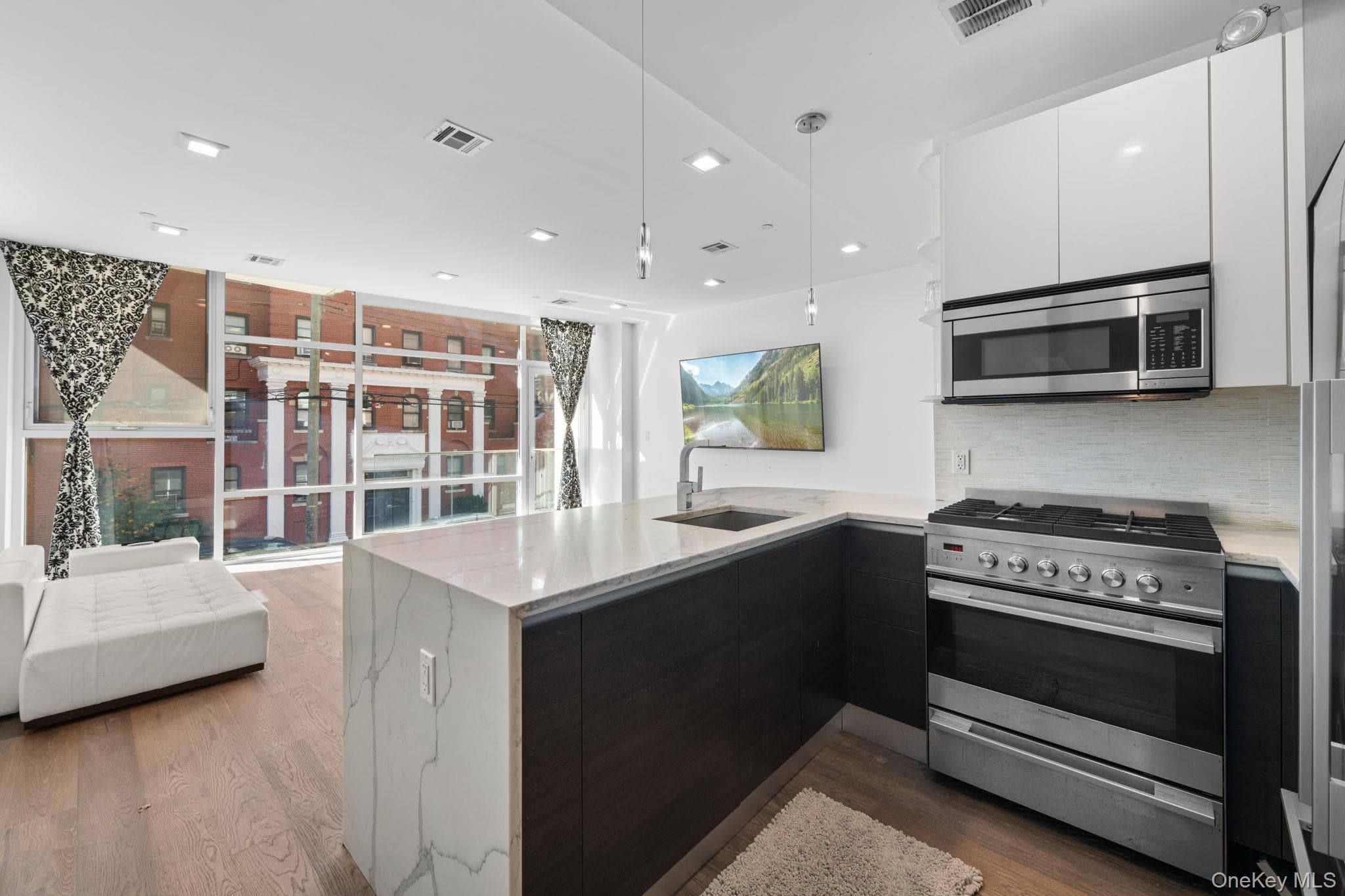 1769 E 13th Street Unit: 2B thumbnail 3