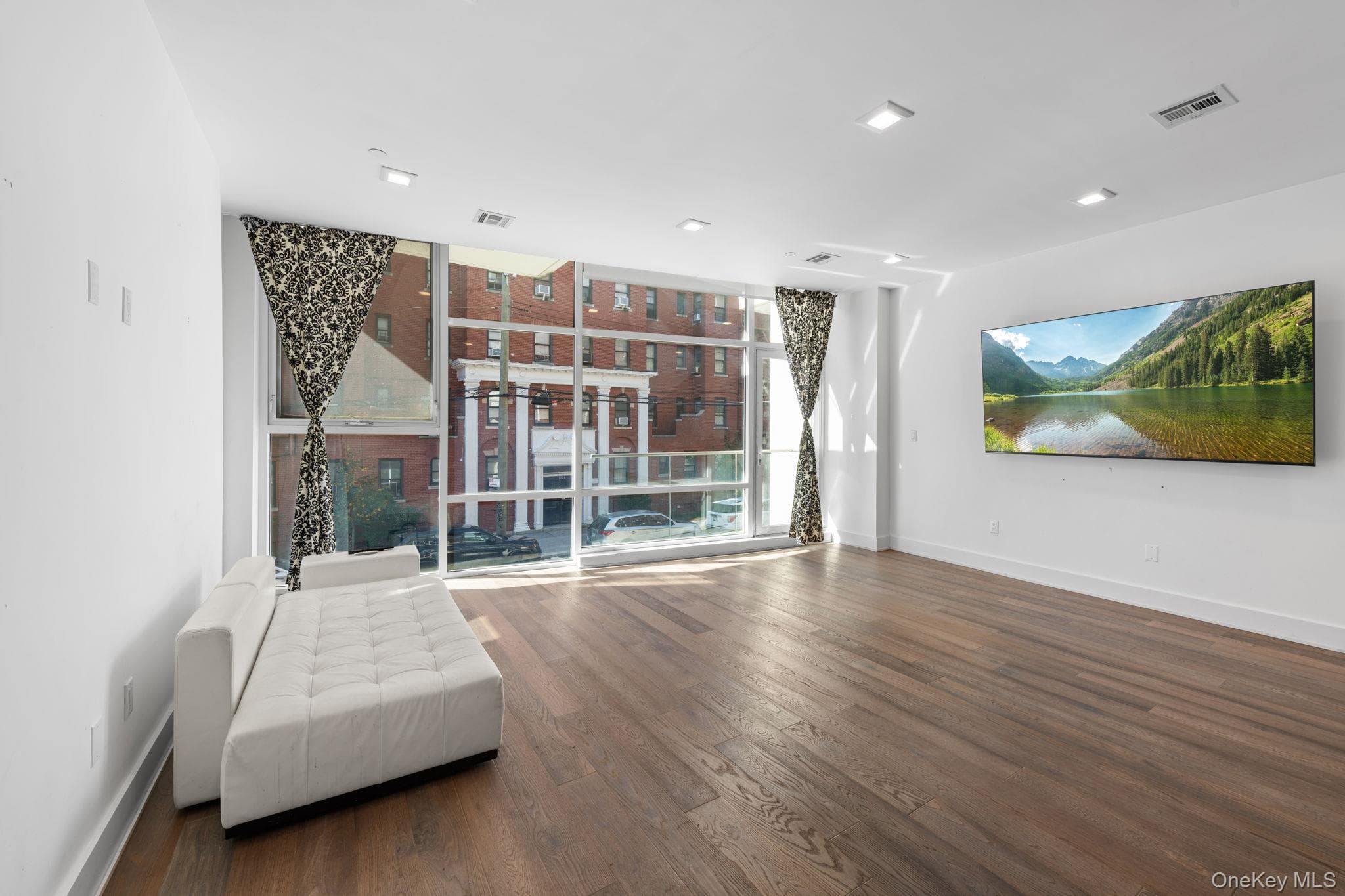 1769 E 13th Street Unit: 2B thumbnail 4