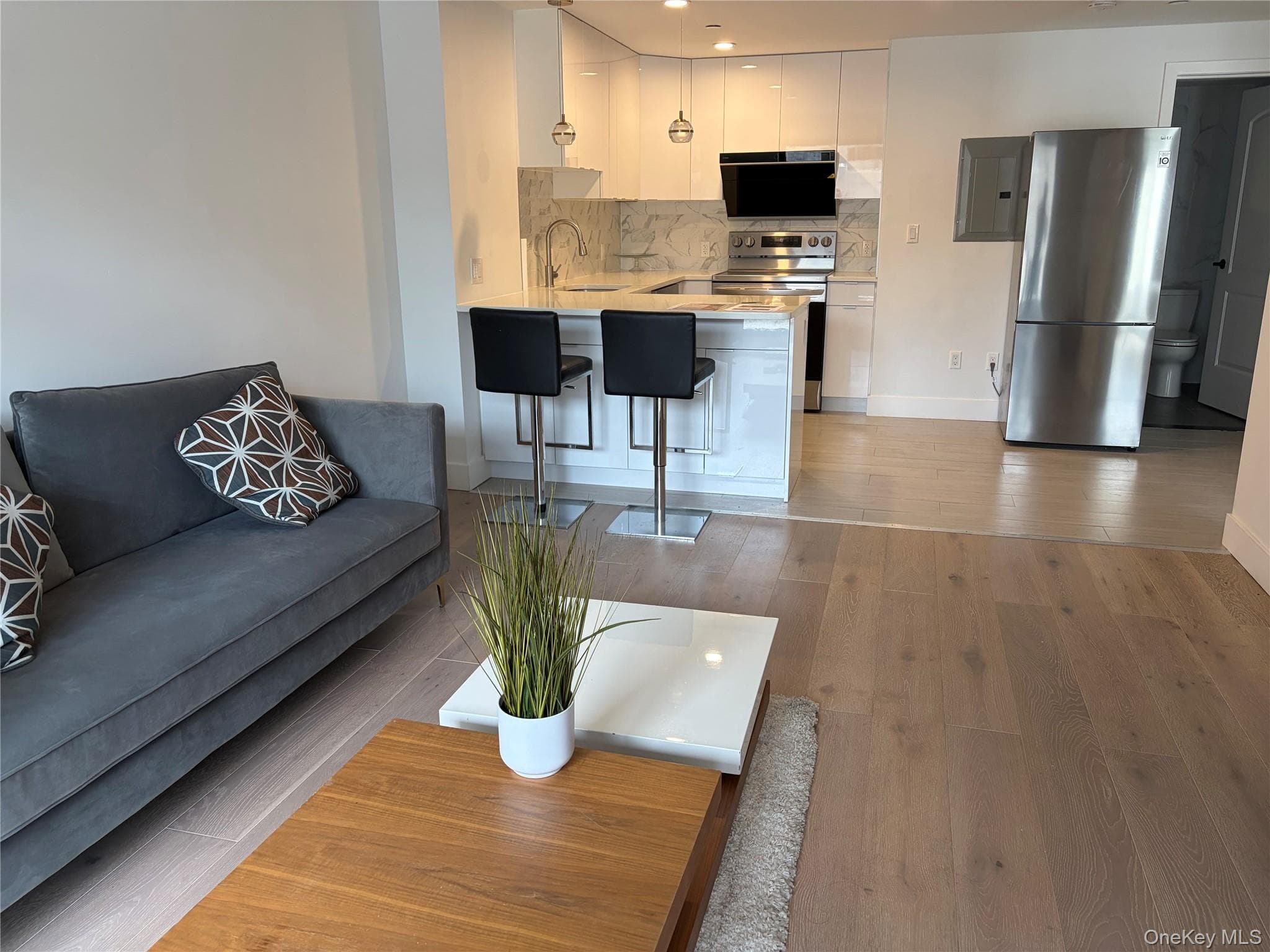 52-16 Roosevelt Avenue Unit: 2C thumbnail 3
