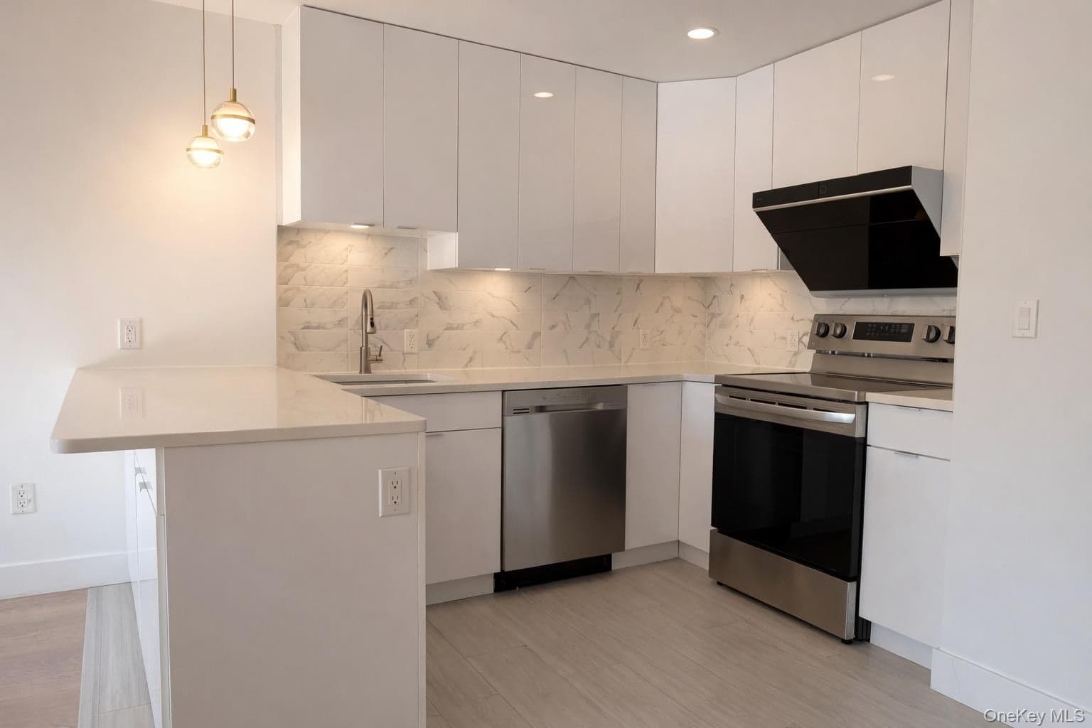 52-16 Roosevelt Avenue Unit: 2C thumbnail 4