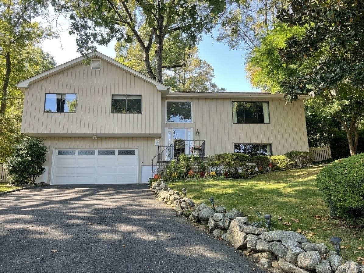 44 Hillside Lane, New Rochelle