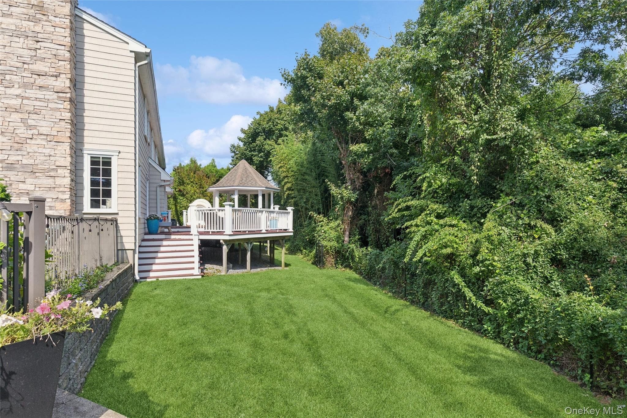 45 Blue Point Avenue thumbnail 33