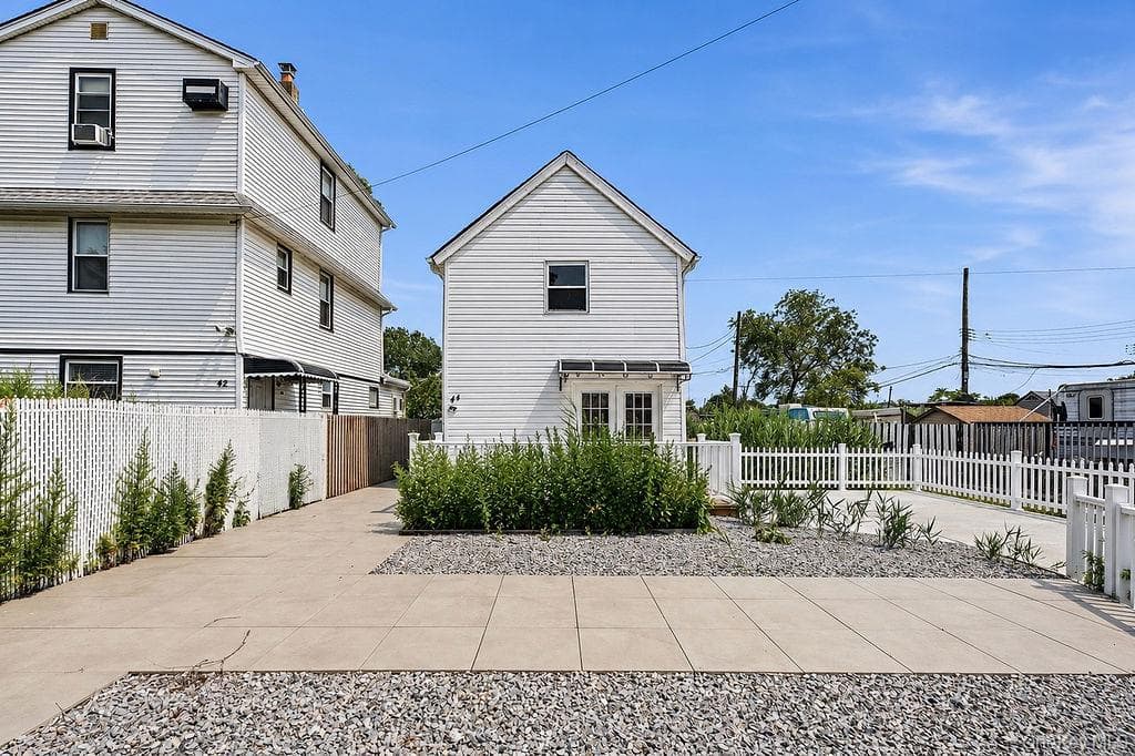 44 Broadway, Hamilton Beach
