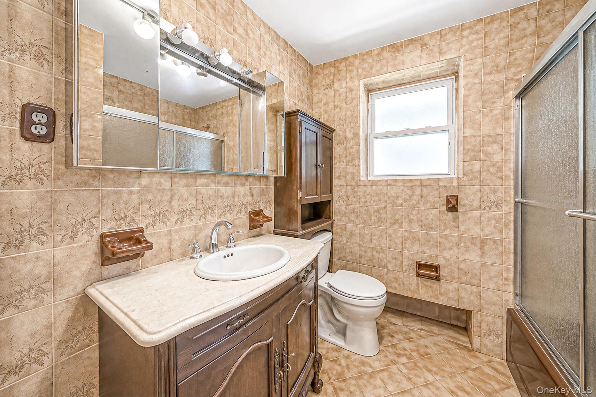 646 Clintonville Street thumbnail 17
