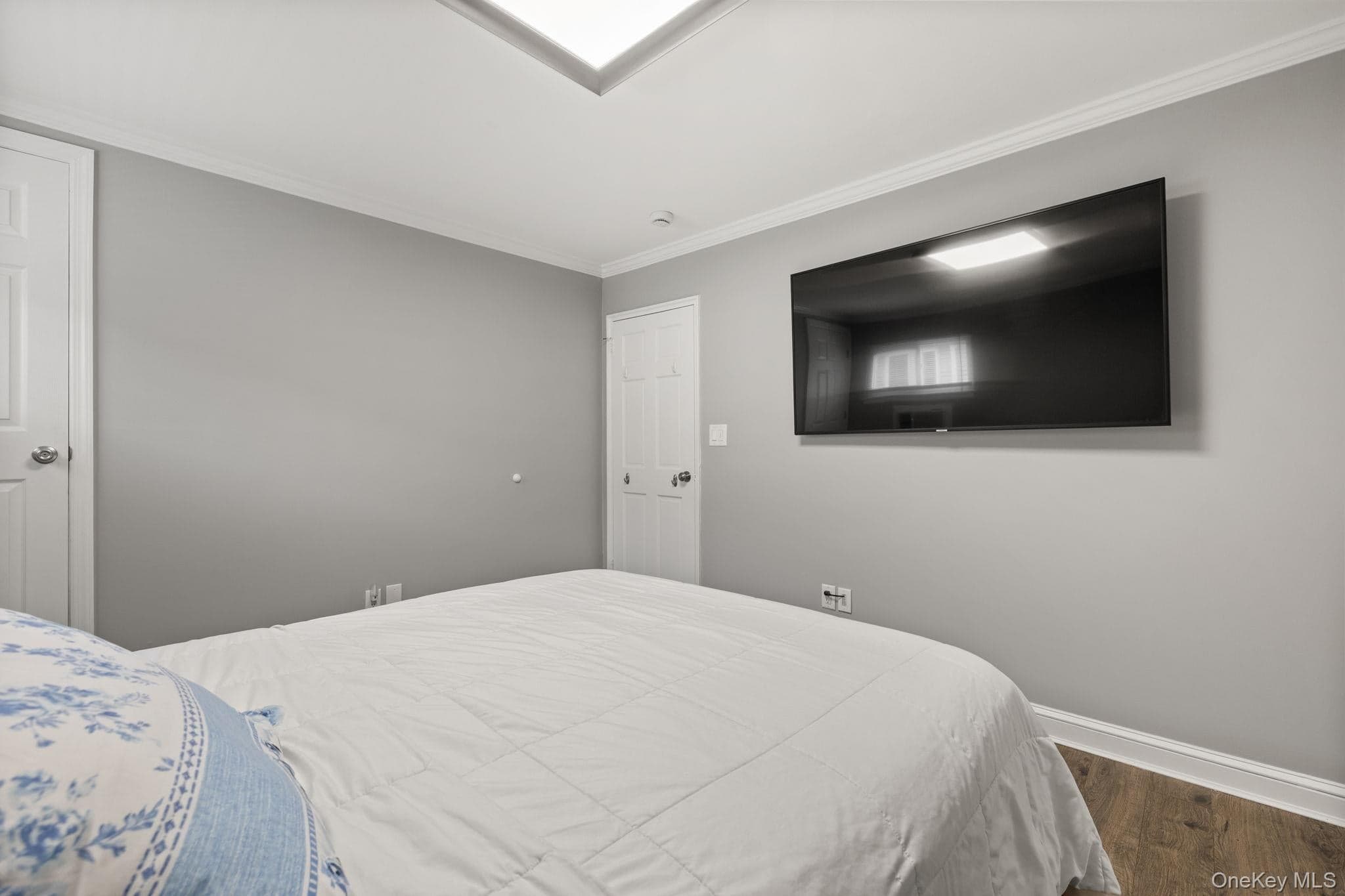 2383 Riverside Drive thumbnail 13