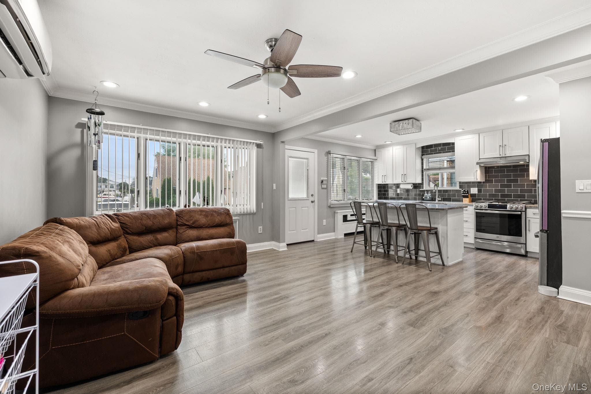 2383 Riverside Drive thumbnail 11