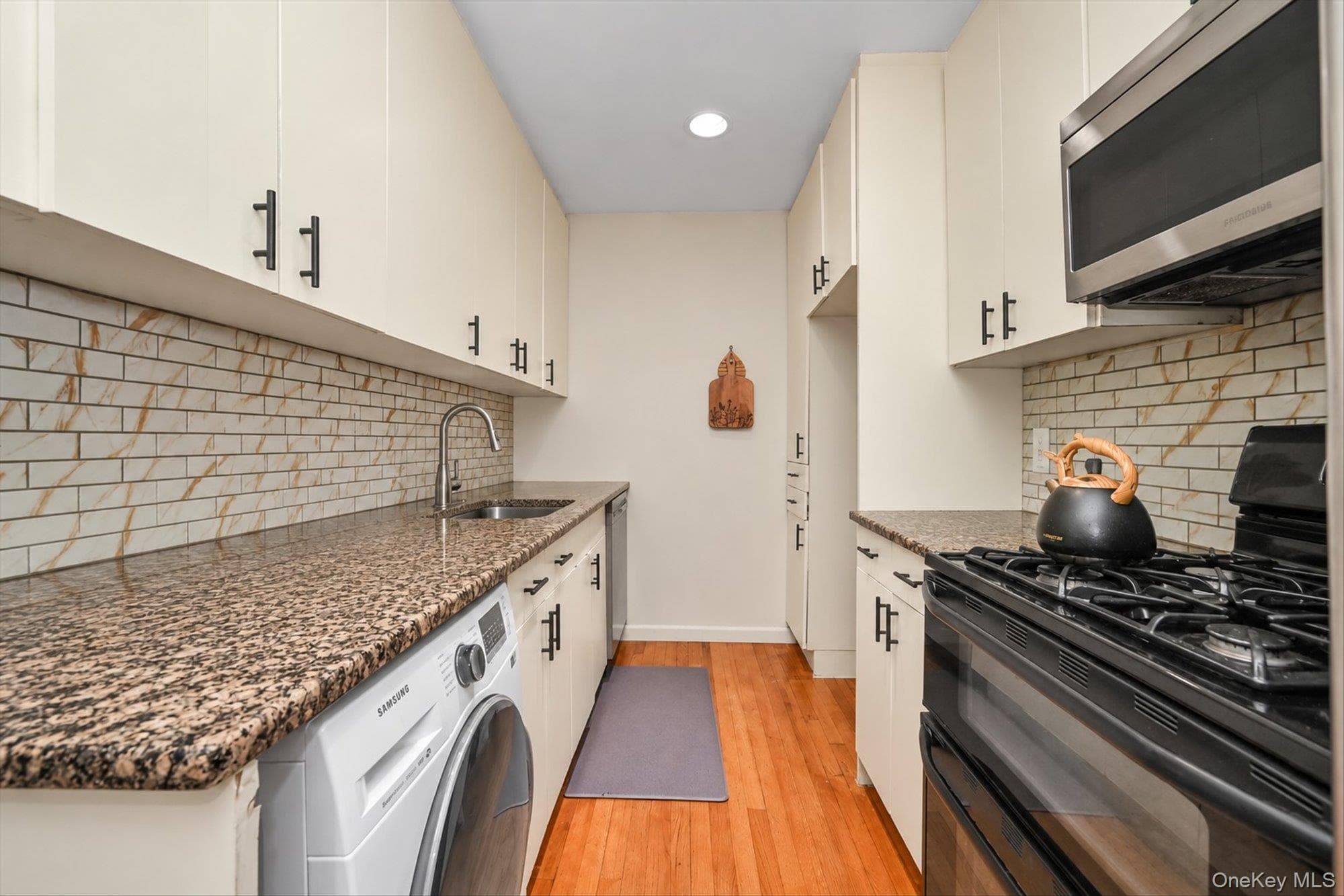 58-33 246th Crescent Unit: C14L thumbnail 8