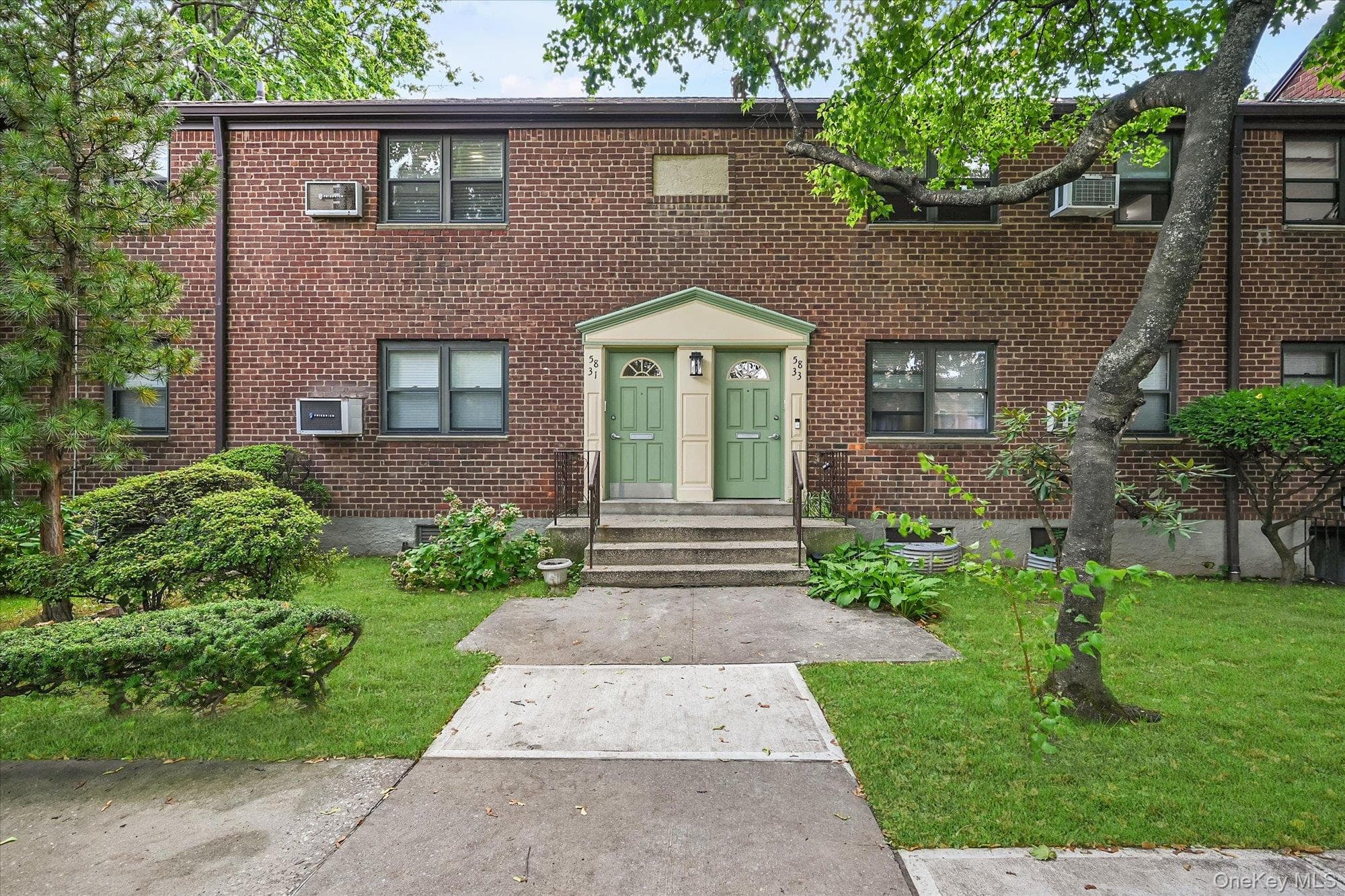 58-33 246th Crescent Unit: C14L, Douglaston